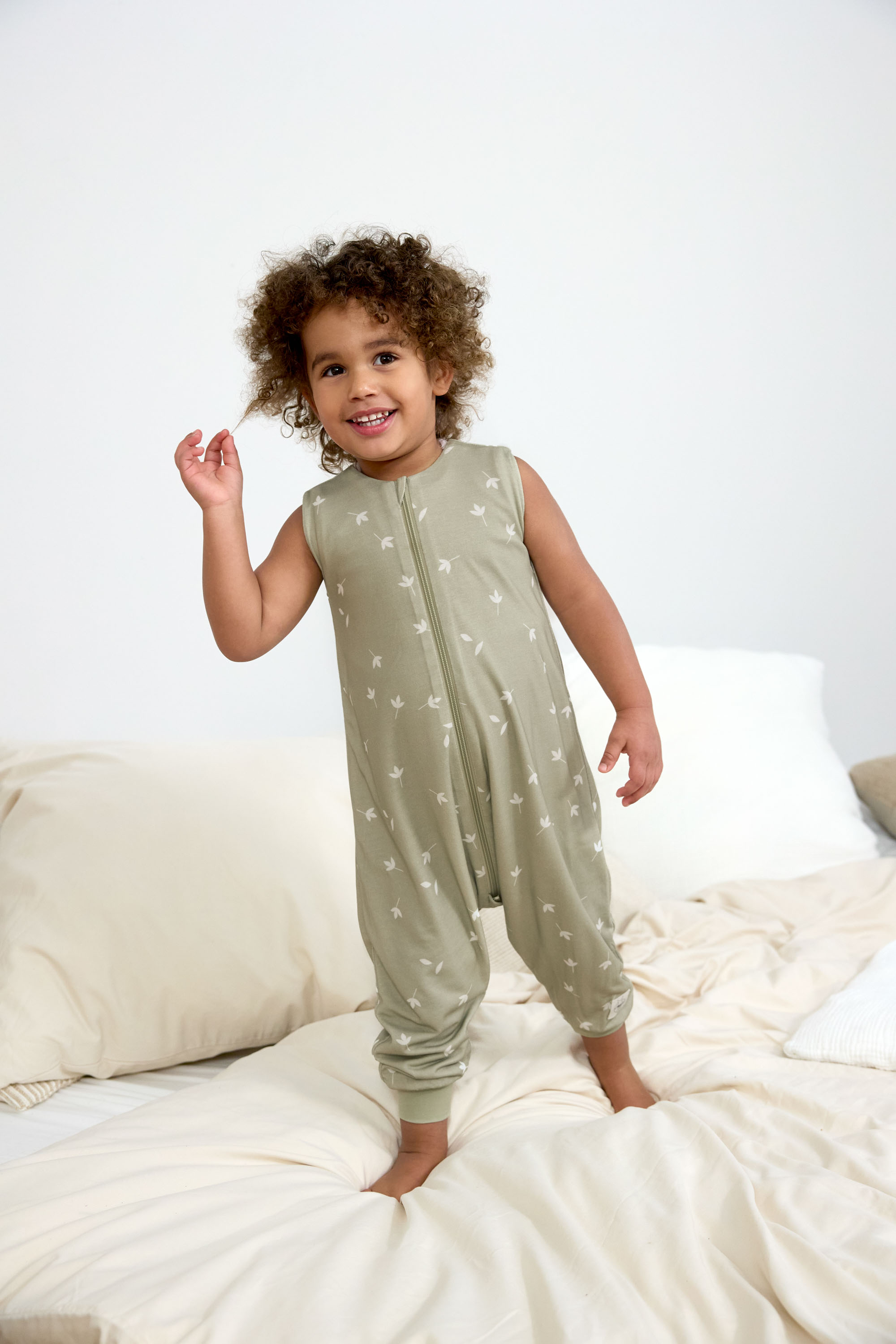 Kinder Schlafoverall 0,5 TOG - Blätter, Oliv