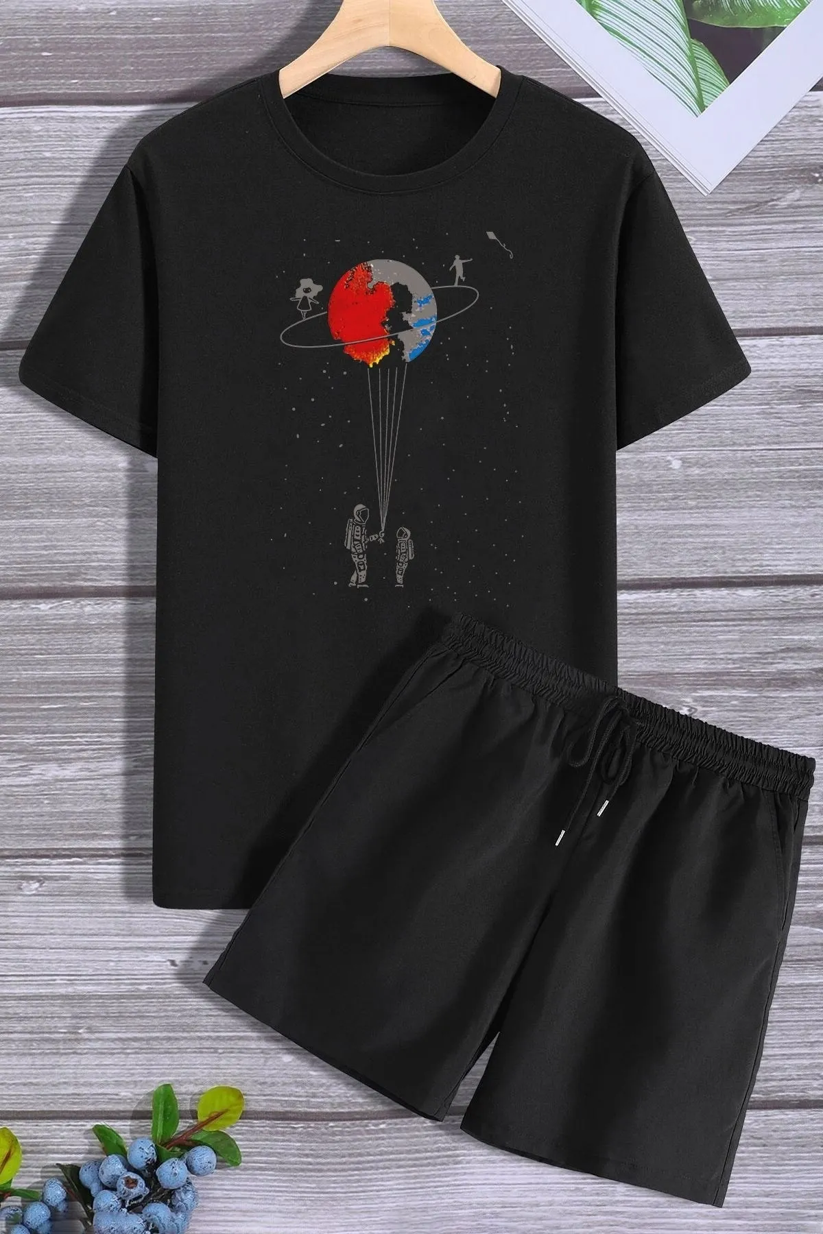 trendypassion  Shorts-T-Shirt-Trainingsanzug-Set mit Weltraum-Thema