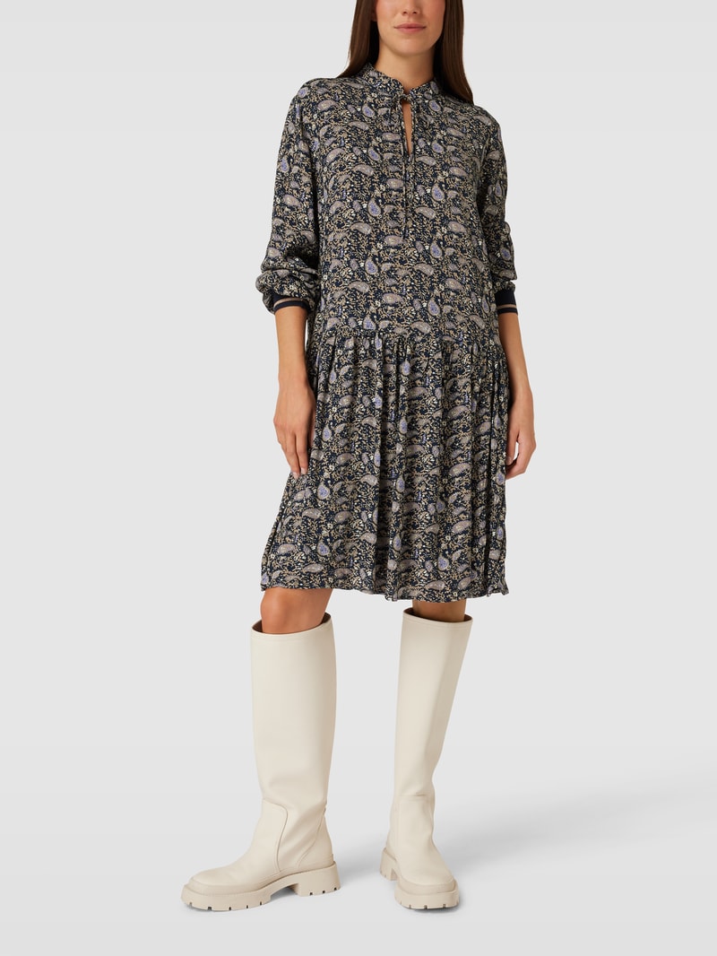 Knielanges Kleid mit Paisley-Muster in schwarz