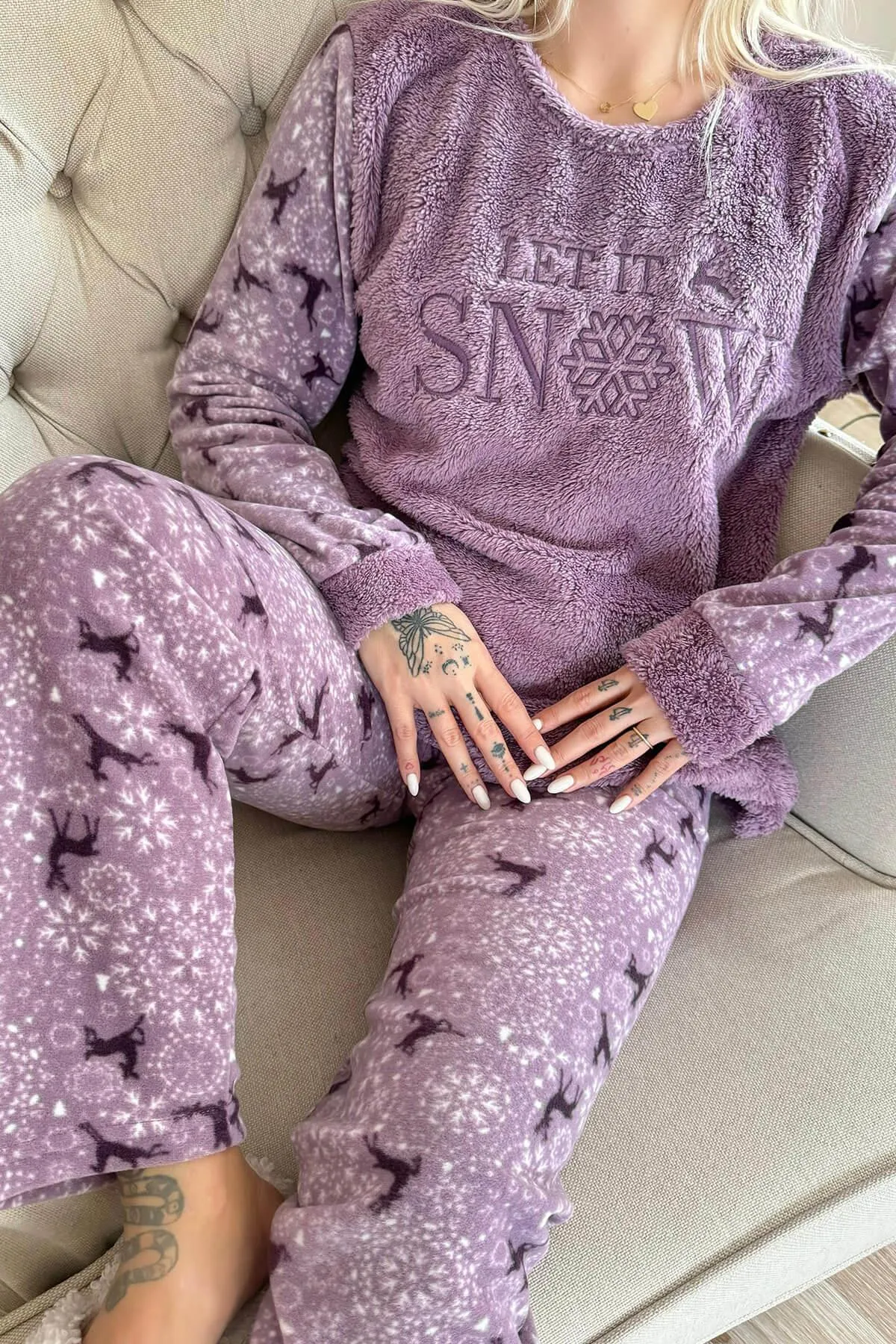 Pijamaevi  Lila „Let it Snow“ gemustertes Plüsch-Pyjama-Set für Damen