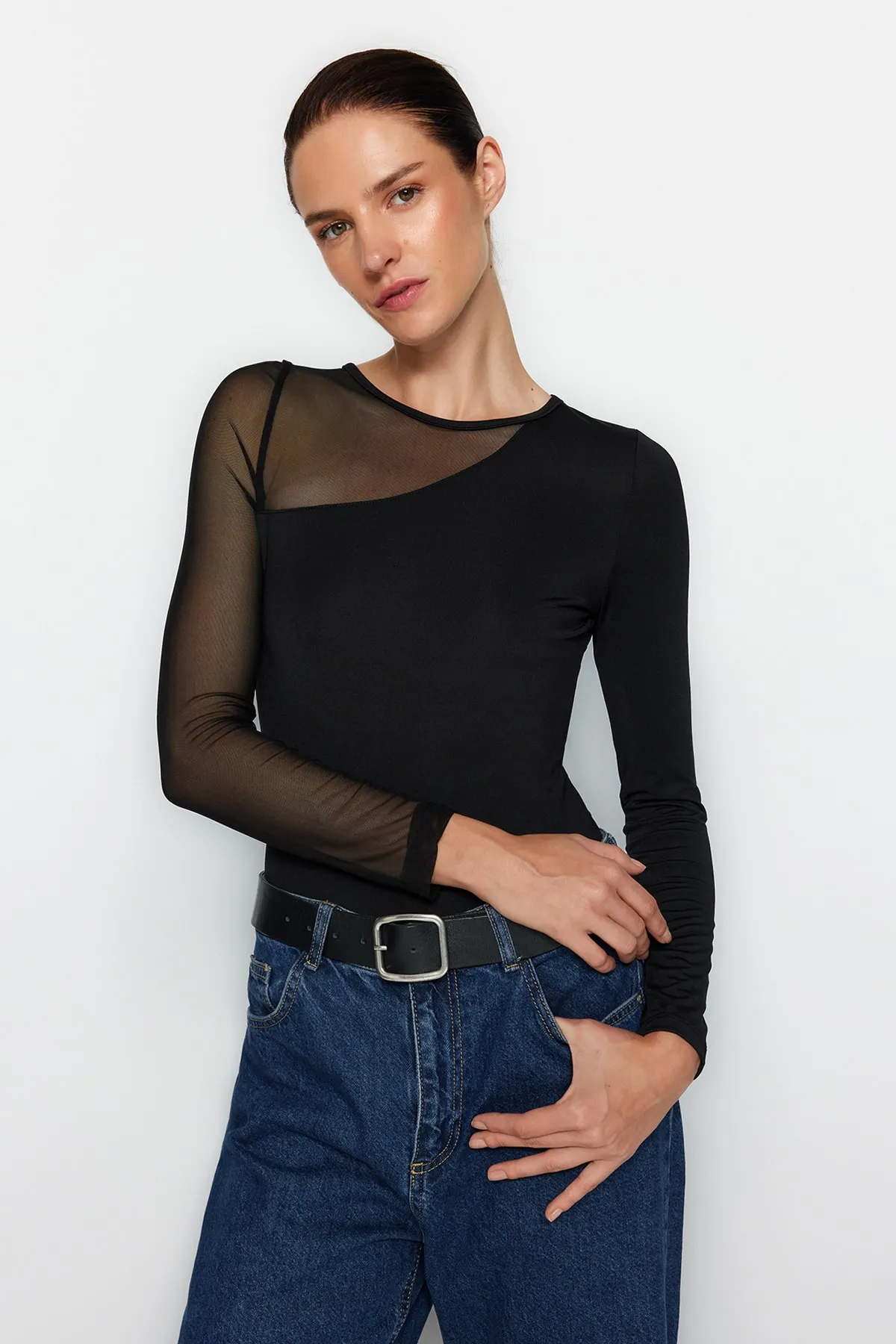 Trendyol Collection  Schwarzer flexibler Strickbody mit Druckknöpfen und Tülldetail TWOAW24BD00021