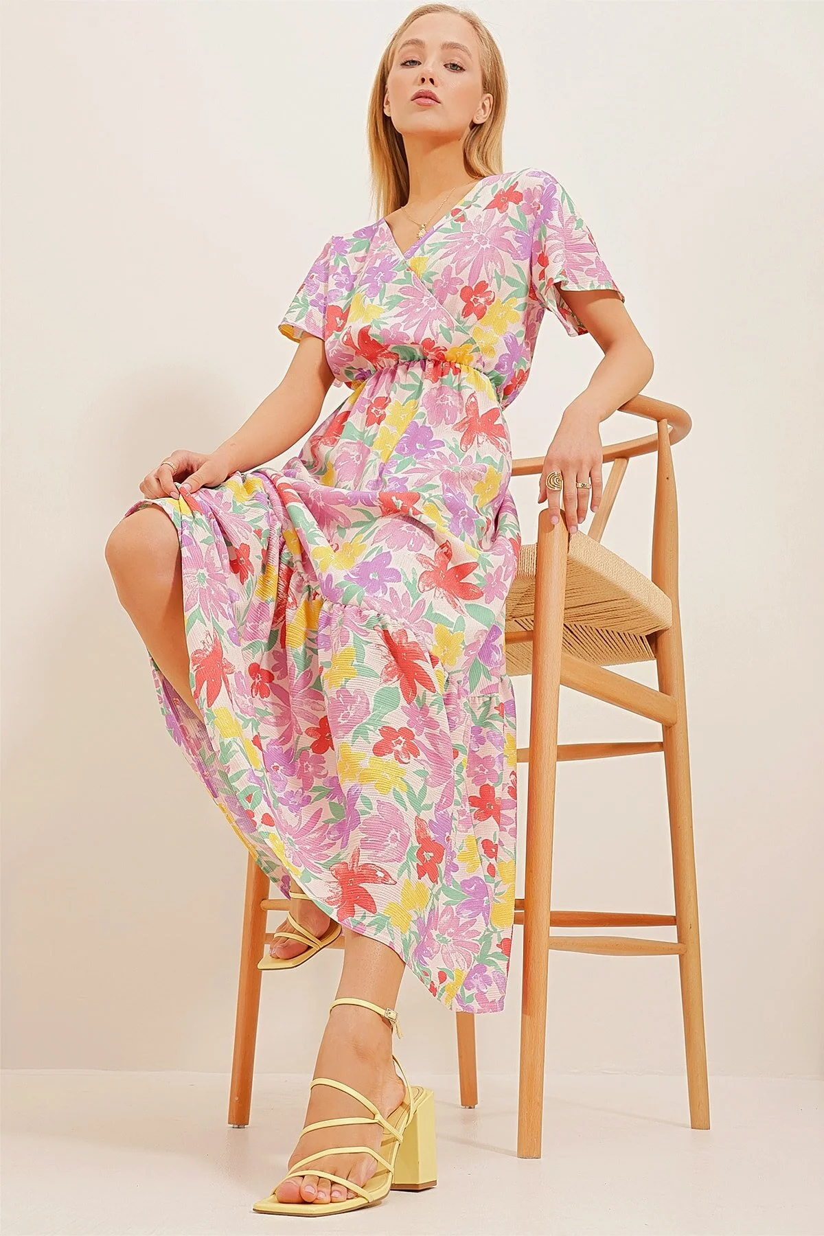 Trend Alaçatı Stili  Zweireihiges Maxikleid mit Blumenmuster für Damen in Flieder ALC-X4373