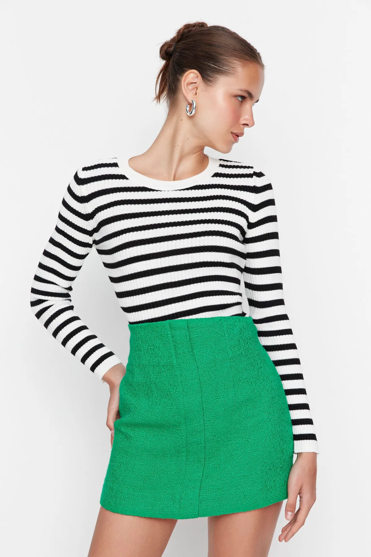 Trendyol Collection  Ecrufarbener Basic-Strickpullover mit Streifen TWOAW21KZ0942