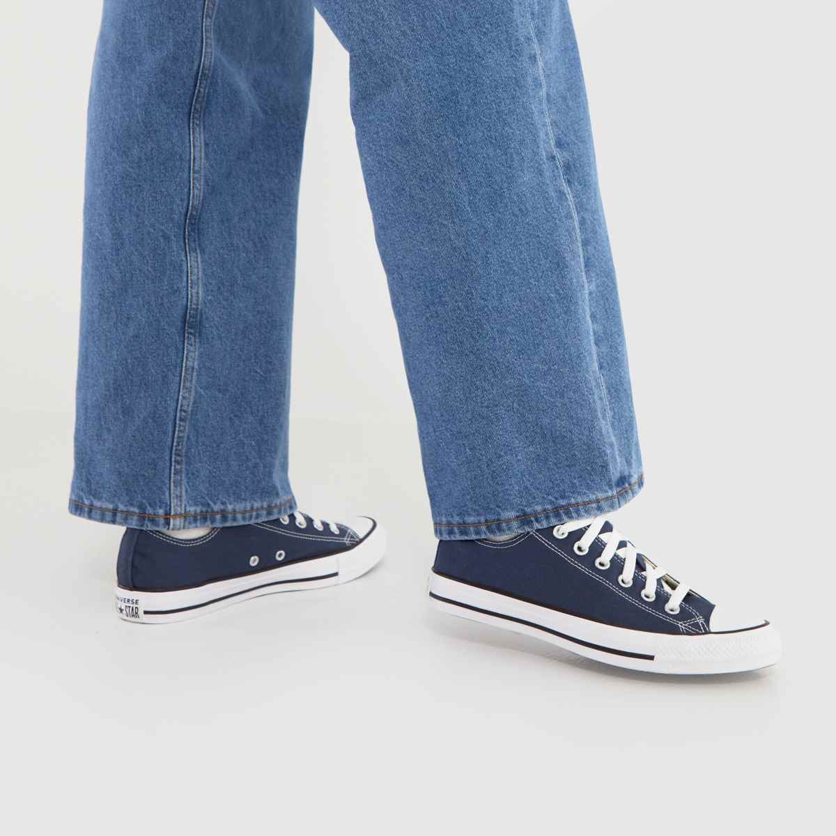 Converse All Star Ox cipők sötétkék és fehér színben