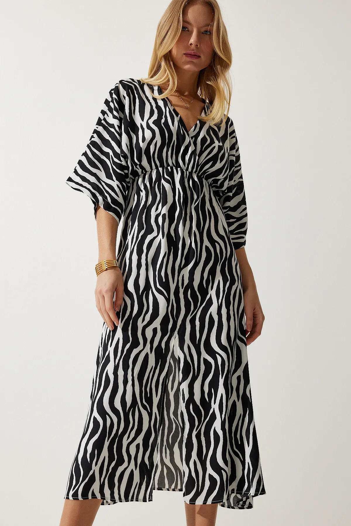 Happiness İstanbul  Schwarz-weißes, tiefes V-Ausschnitt-Sommerkleid aus Viskose für Damen, lang, CI00081