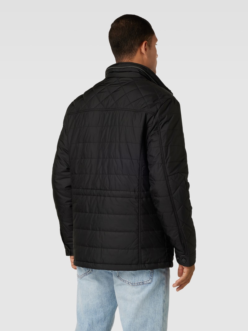 Steppjacke mit Stehkragen in schwarz