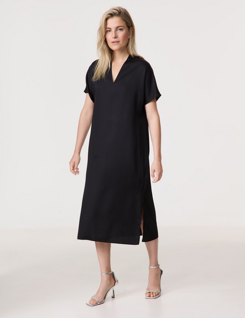 Fließendes Midikleid mit V-Ausschnitt