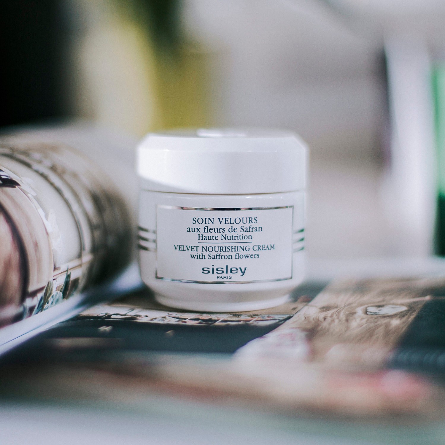 Sisley Velvet Care са цветовима шафрана