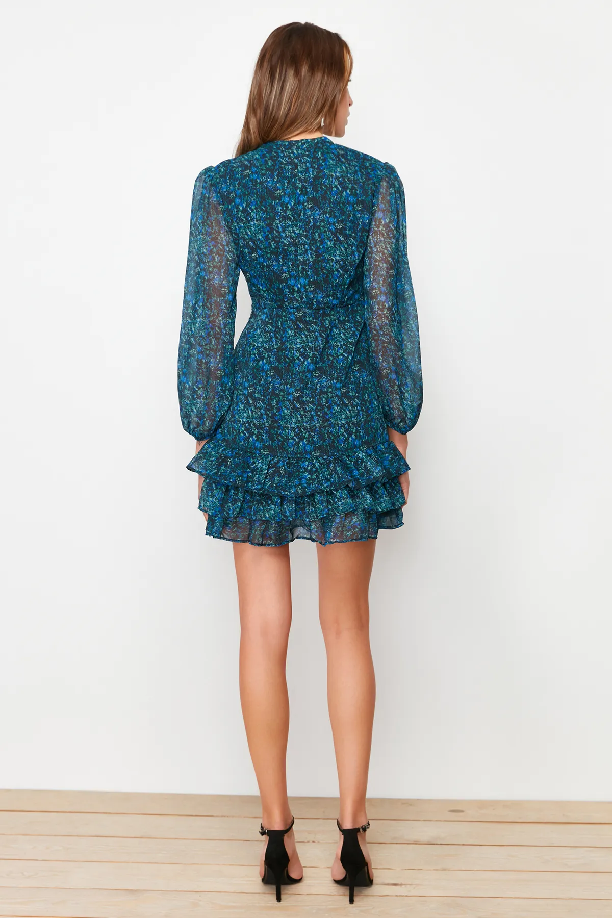 Trendyol Collection  Grünes A-Linien-Minikleid aus Webstoff mit gefüttertem Kragen und gebundenem Volant TWOAW21EL1442