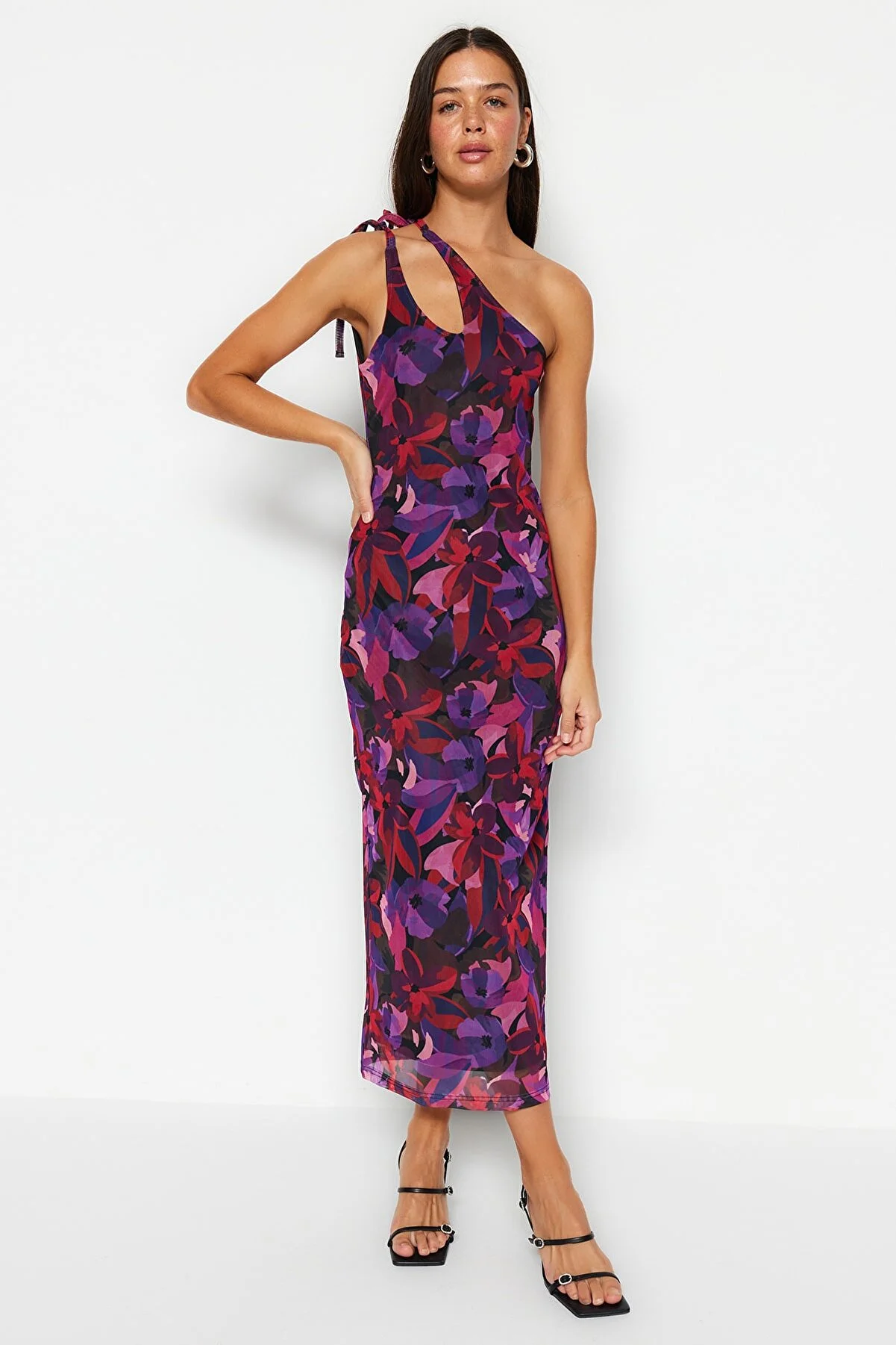 Trendyol Collection  Mehrfarbiges, tailliertes, flexibles, gestricktes Maxi-Bleistiftkleid mit asymmetrischem Kragen, Tüllfutter TWOSS23EL02315