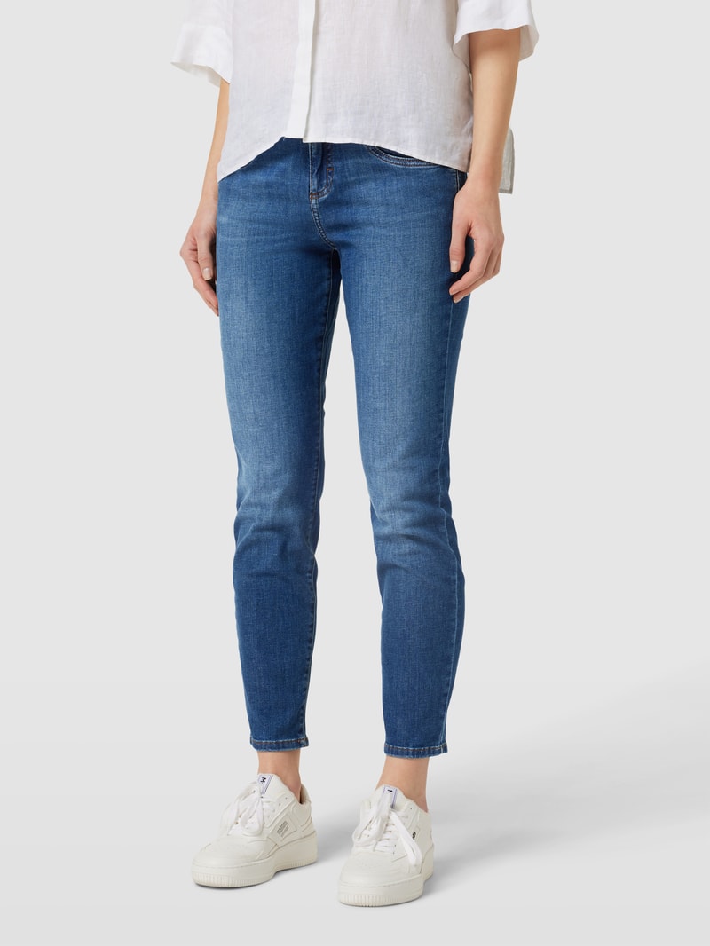 Jeans mit Label-Patch in blau
