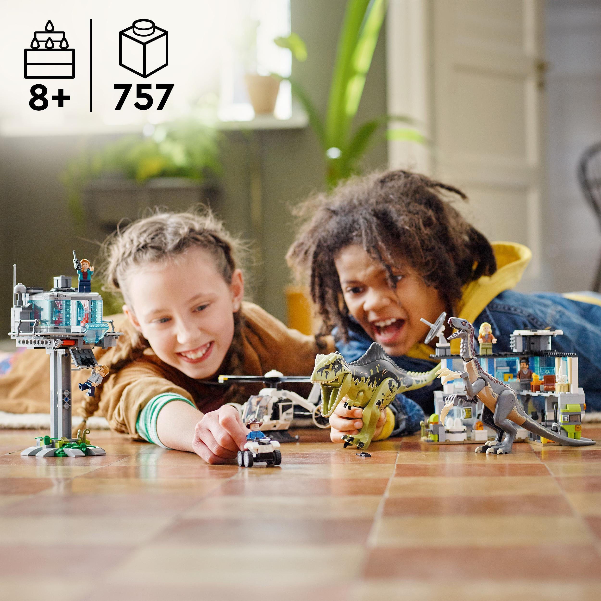LEGO® Konstruktionsspielsteine Giganotosaurus & Therizinosaurus Angriff (76949), LEGO® Jurassic World, (810 St), Made in Europe