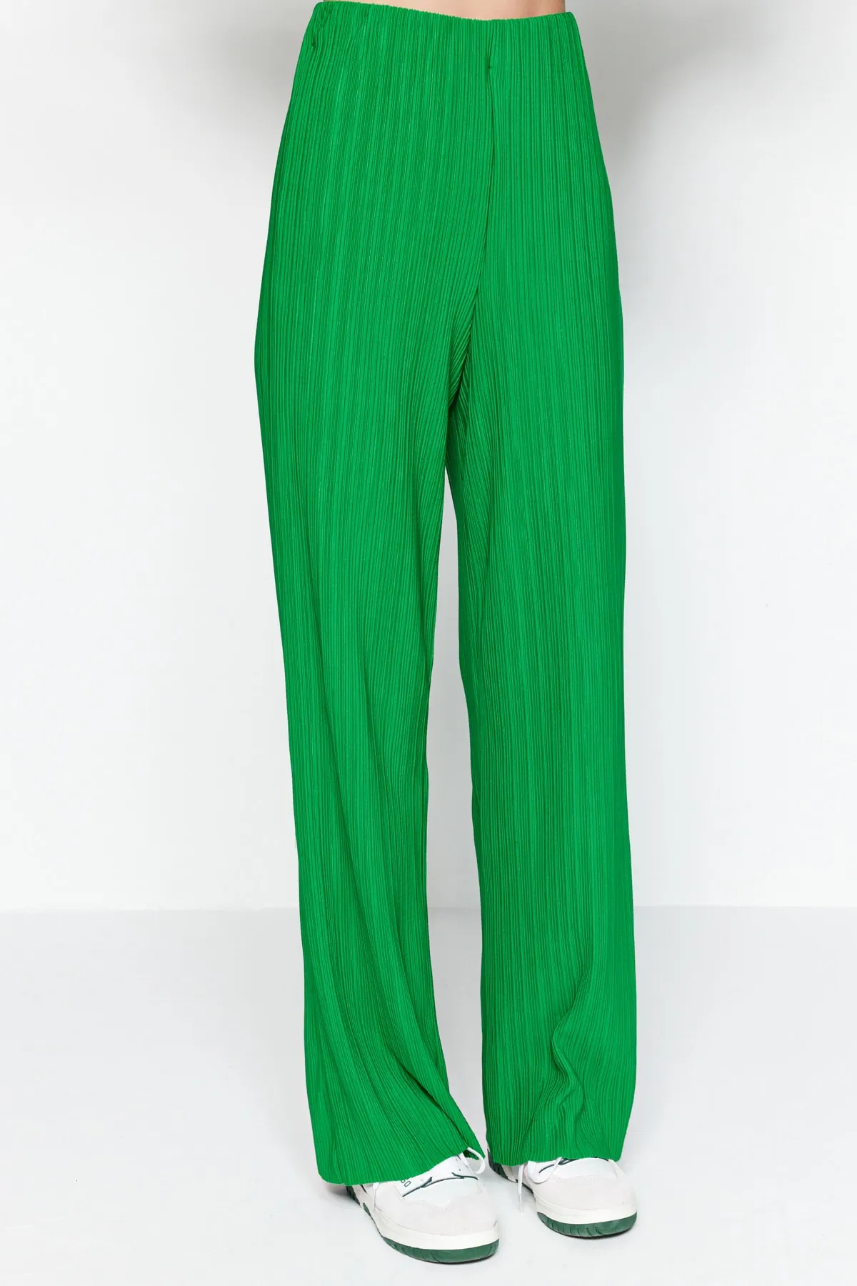 Trendyol Collection  Grüne plissierte Hose mit weitem Bein/locker geschnittener Strickhose mit hoher Taille TWOSS23PL00042