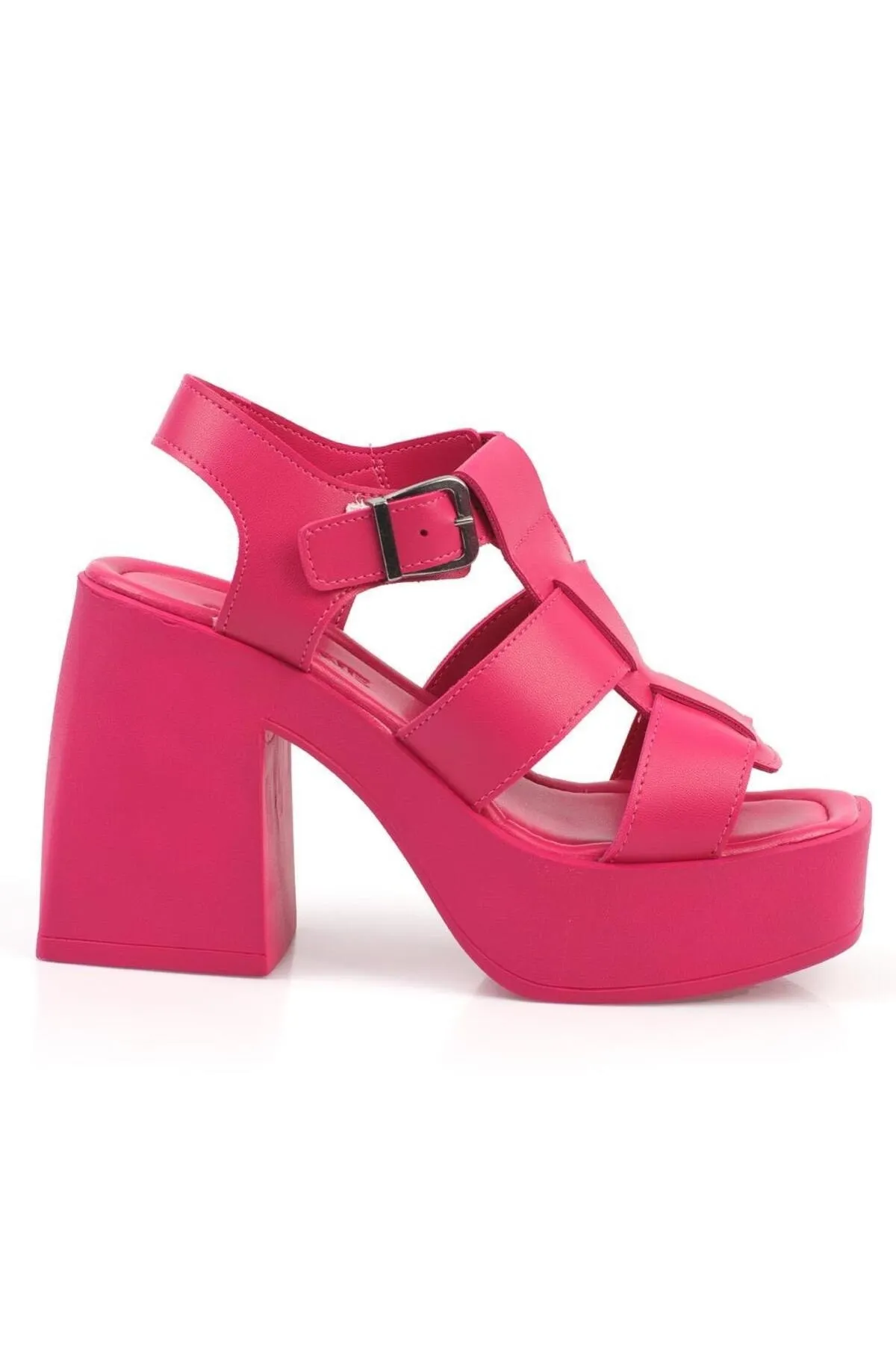 Capone Outfitters  Capone Gladiator-Riemchensandalen mit Plateausohle und flachem Zehenbereich in Fuchsia für Damen