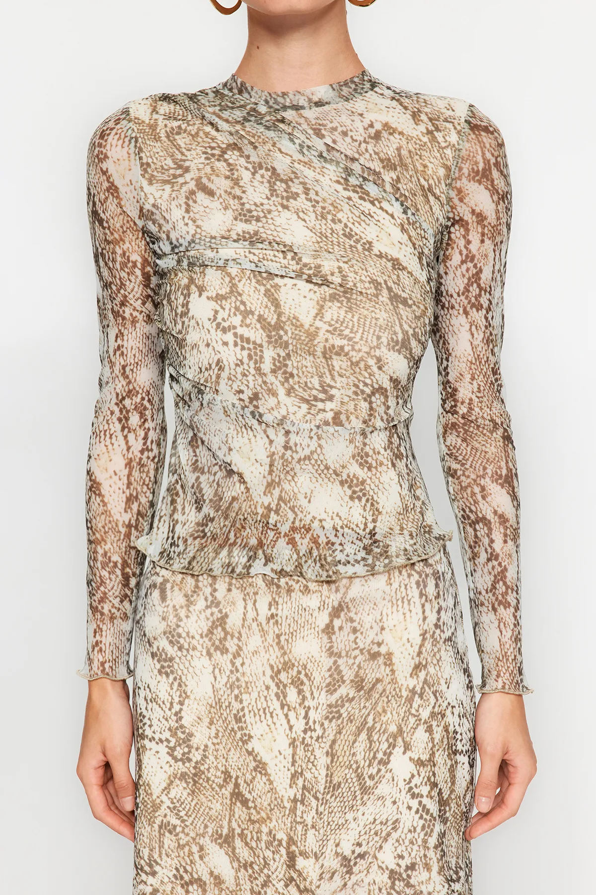 Trendyol Collection  Khakifarbene, gemusterte, drapierte, durchsichtige, figurbetonte Tüll-Strickbluse am Rücken TWOAW24BZ00177