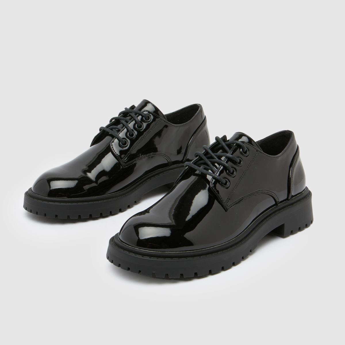 Schuh – Logan – Svarta platta skor med snörning och lack