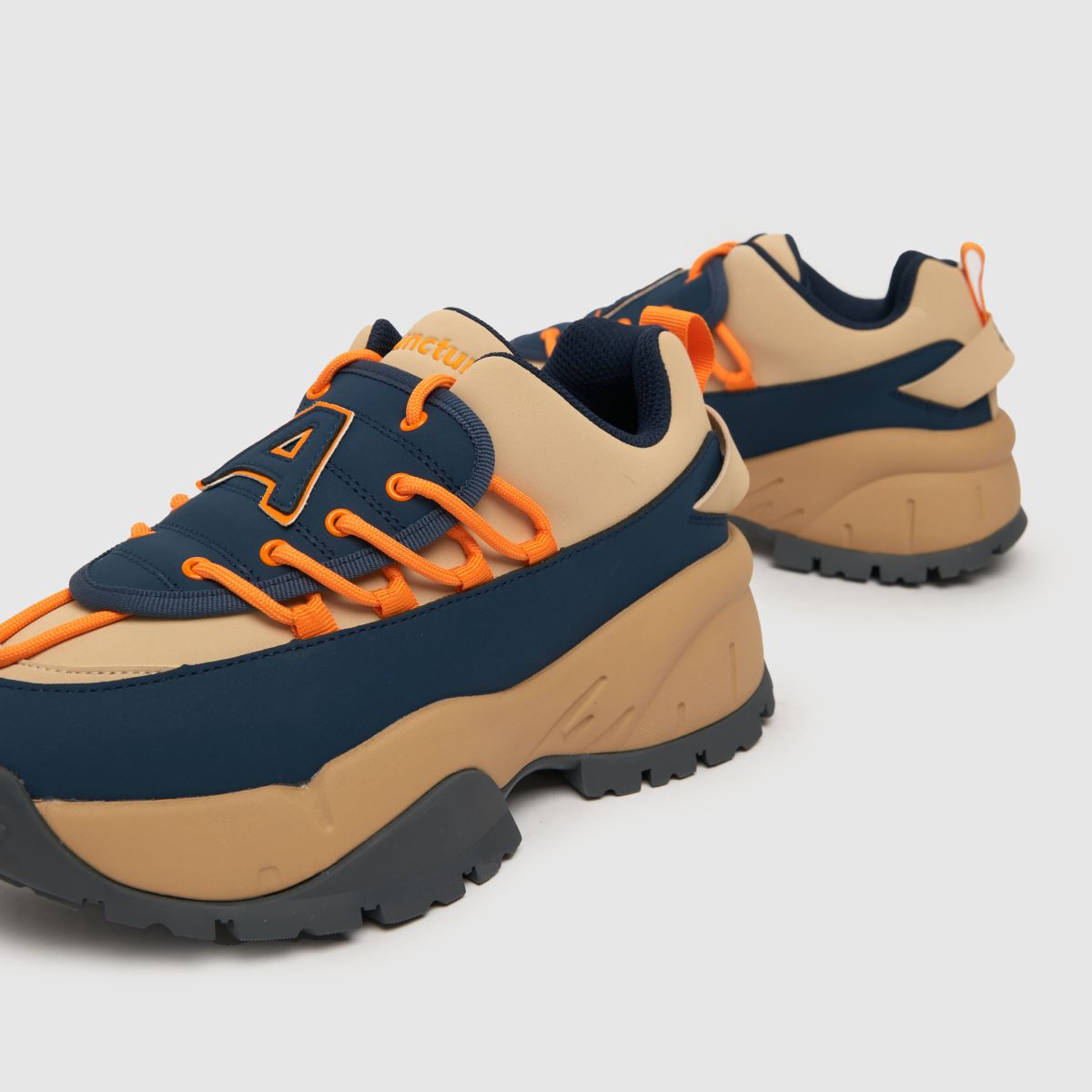 AKUPUNKTUR – Orangea, multifärgade sneakers med gingypockmönster