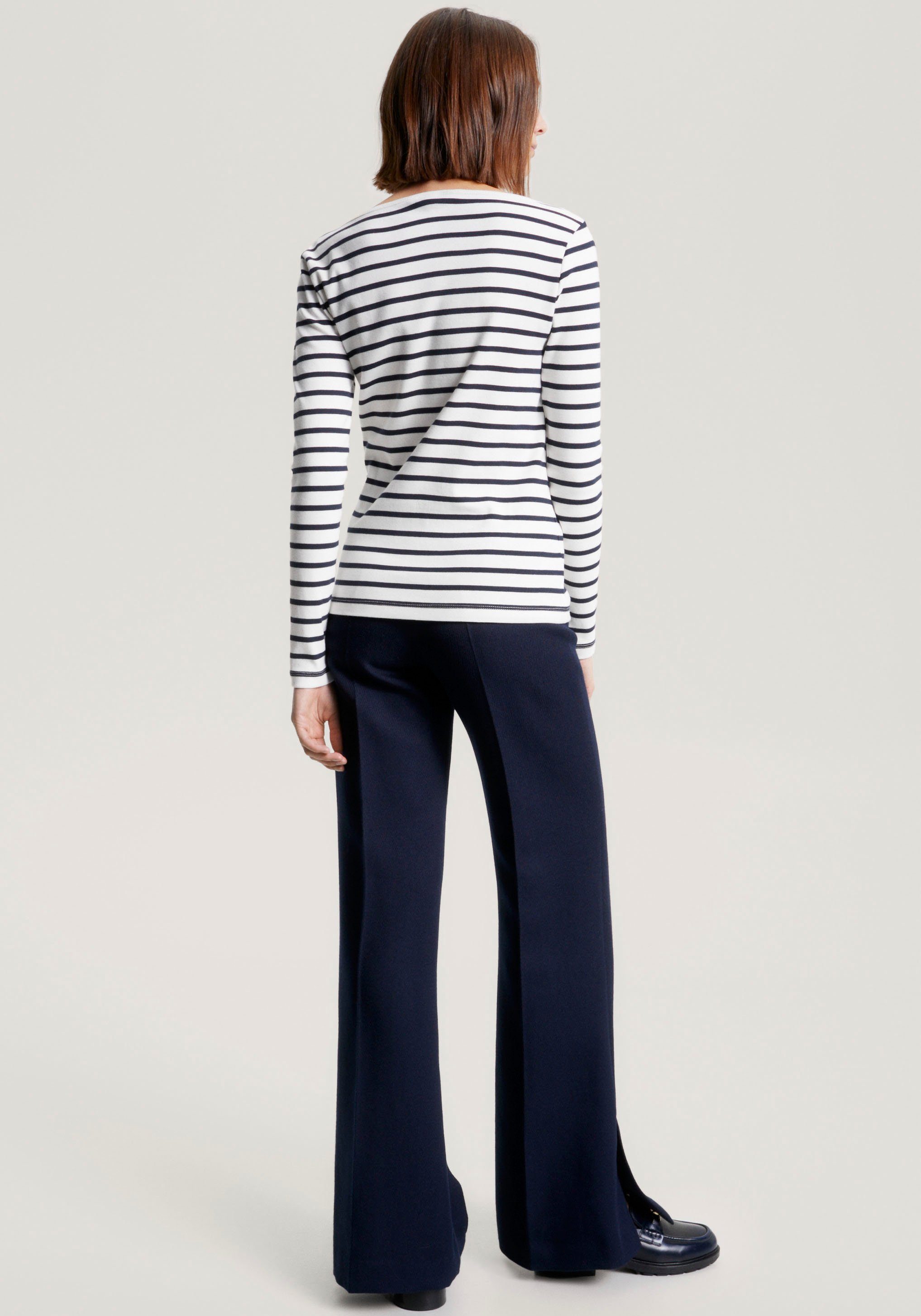 Tommy Hilfiger Langarmshirt SLIM CODY RIB SLASH-NK LS mit kleiner Logostickerei auf der Brust