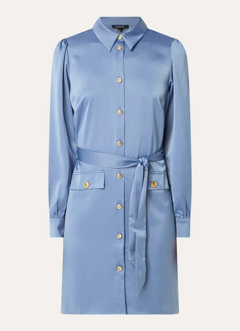 NIKKIE Miniblusenkleid aus Damaskus-Satin mit Bindegürtel