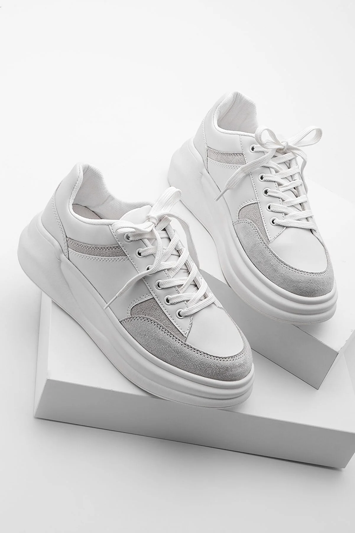 Marjin  Damen-Sneaker mit hoher Sohle, Sportschuhe zum Schnüren, Balbasi weiß