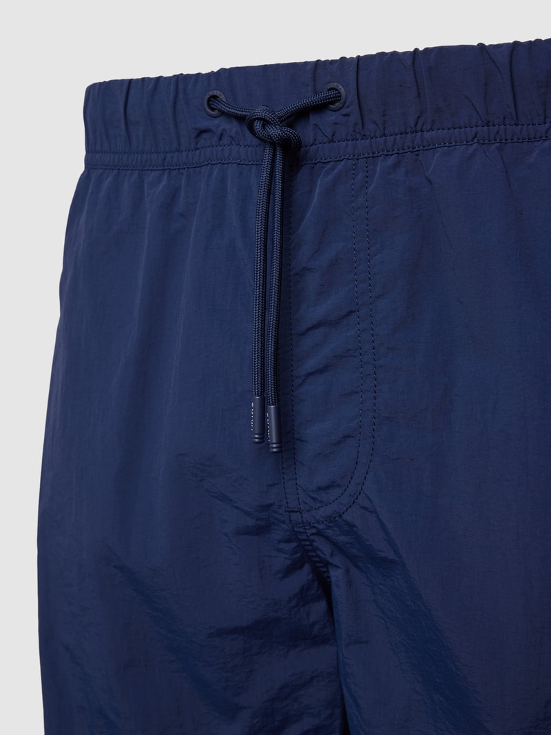 Badehose mit Label-Patch in dunkelblau