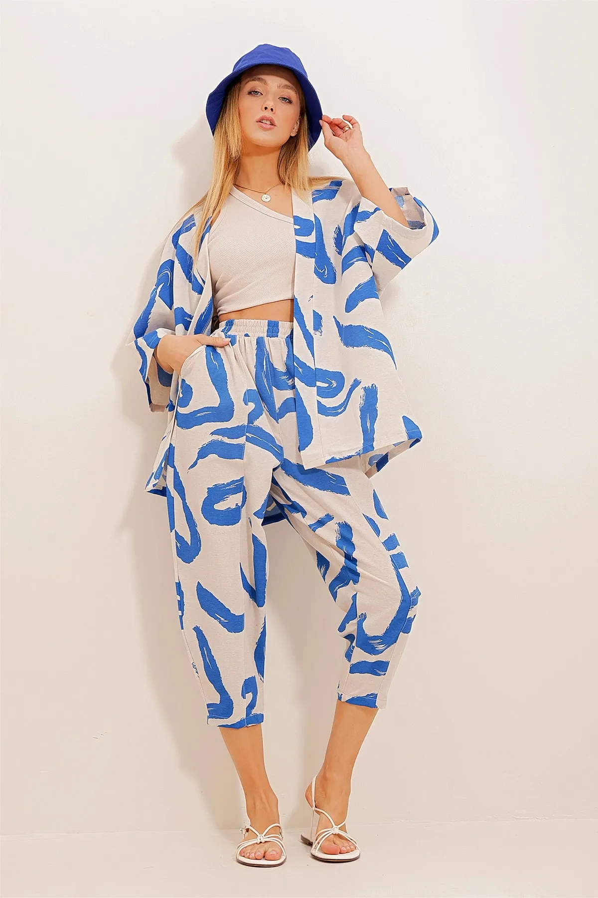 Trend Alaçatı Stili  Set aus gemusterter Baggy-Hose und Kimono für Damen von Saks ALC-X10581