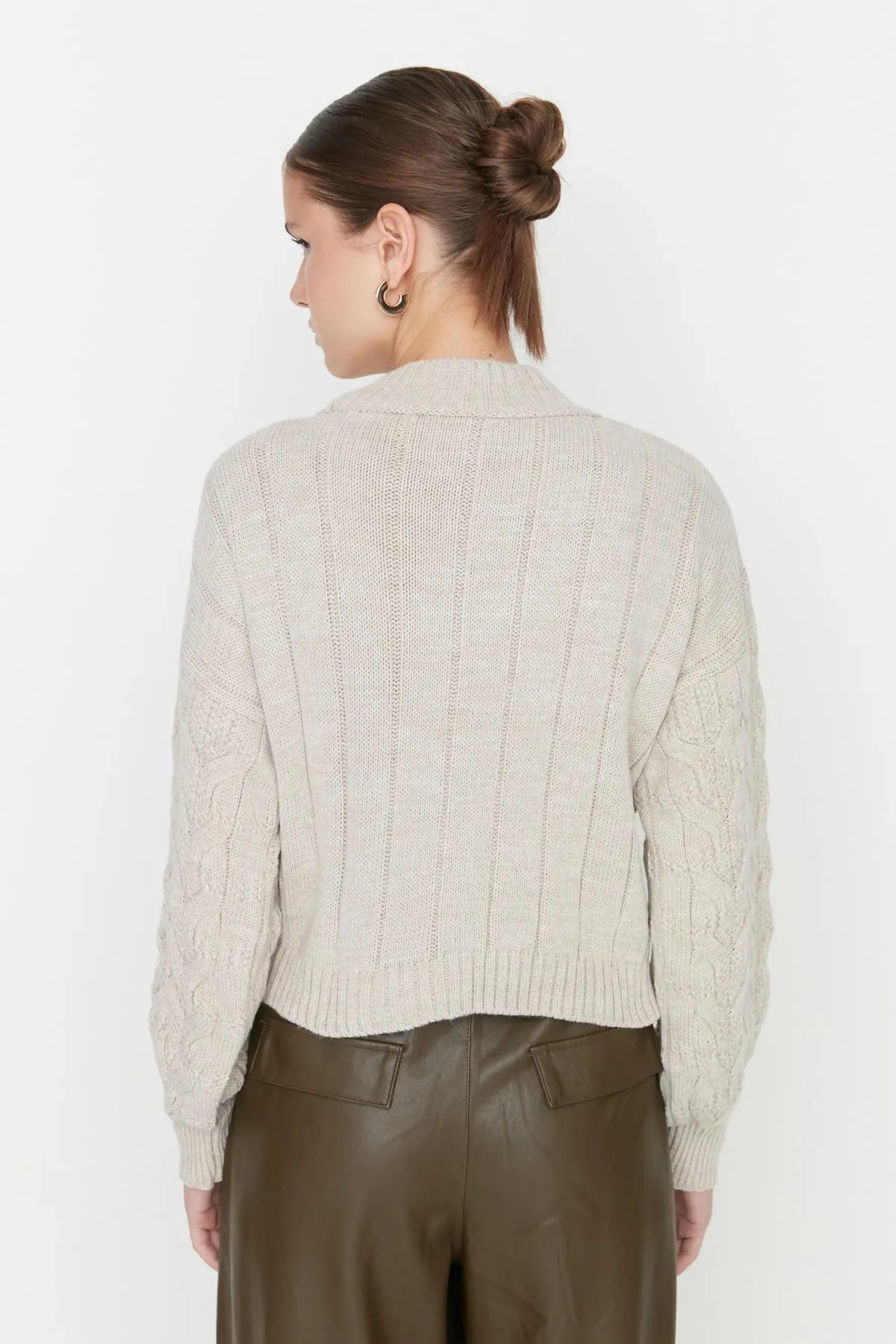 Trendyol Collection  Stone Crop Strickpullover mit Stehkragen TWOAW22KZ1634