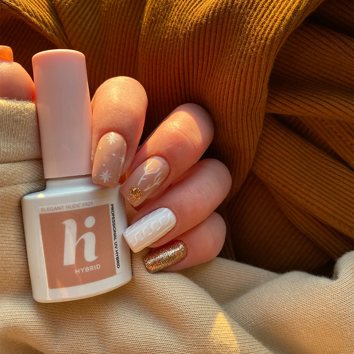 Esmalte de uñas semipermanente con efecto gel y gel UV.