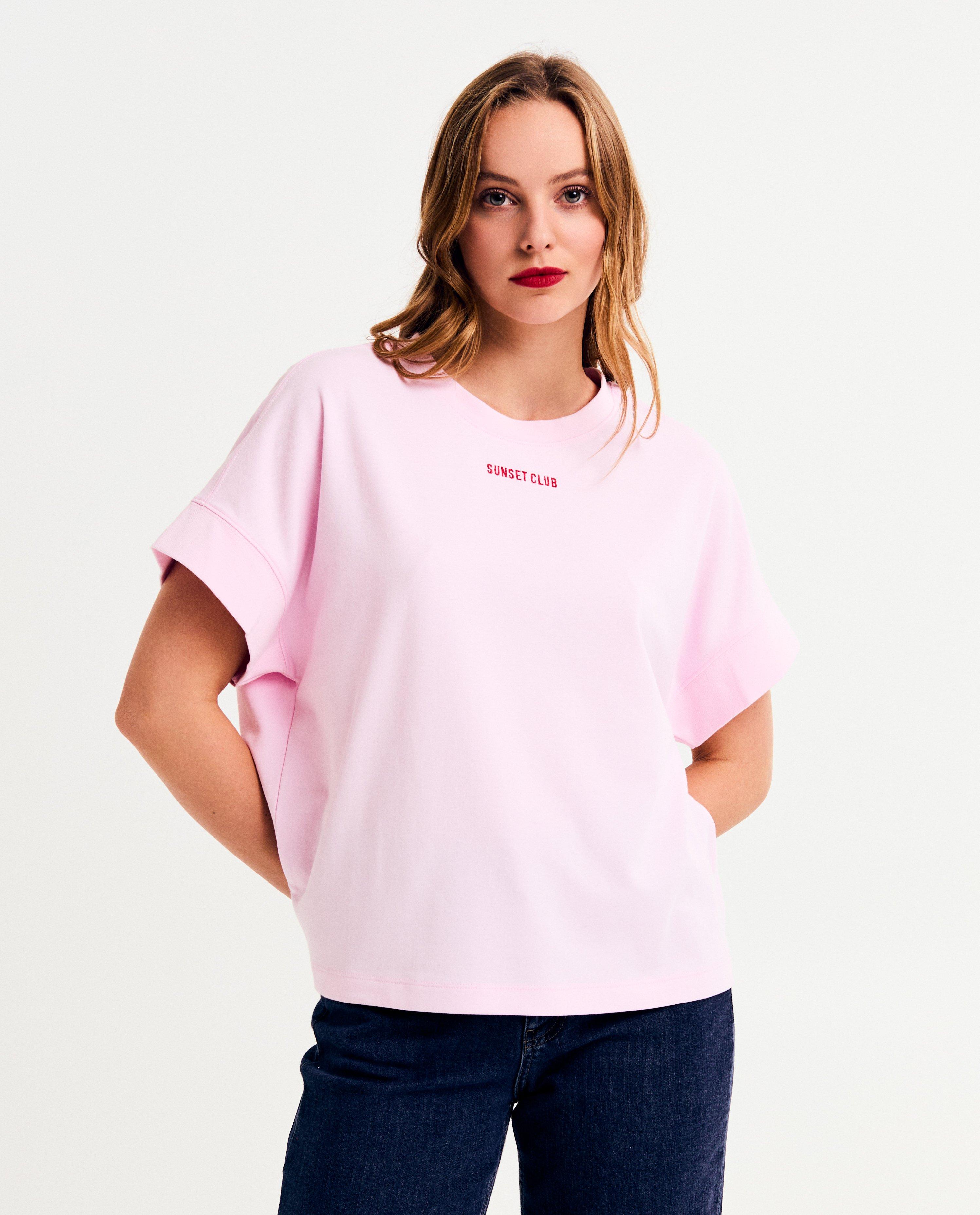 Sora t-shirt med rosa broderad text