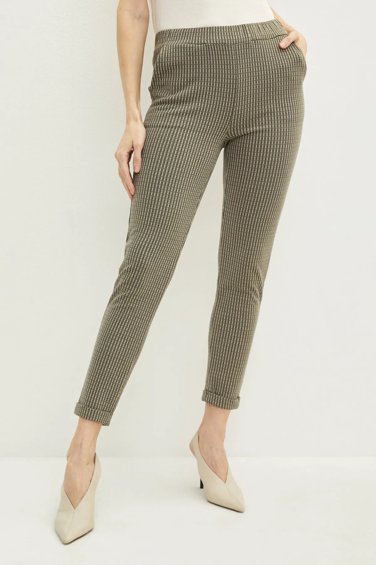 LC Waikiki  Jogginghose - Khaki - Relaxed