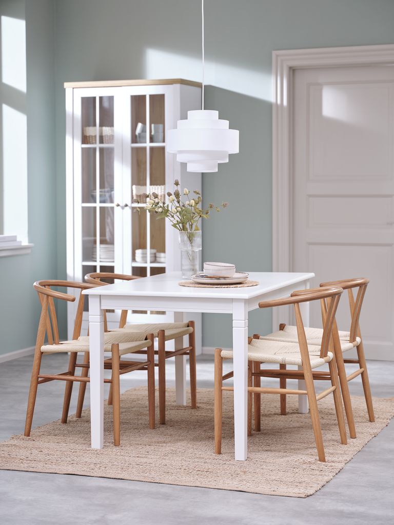 KIRKEBY GUDERUP KIRKEBY L130/220 stół biały 4 GUDERUP krzesło dąb/naturalny