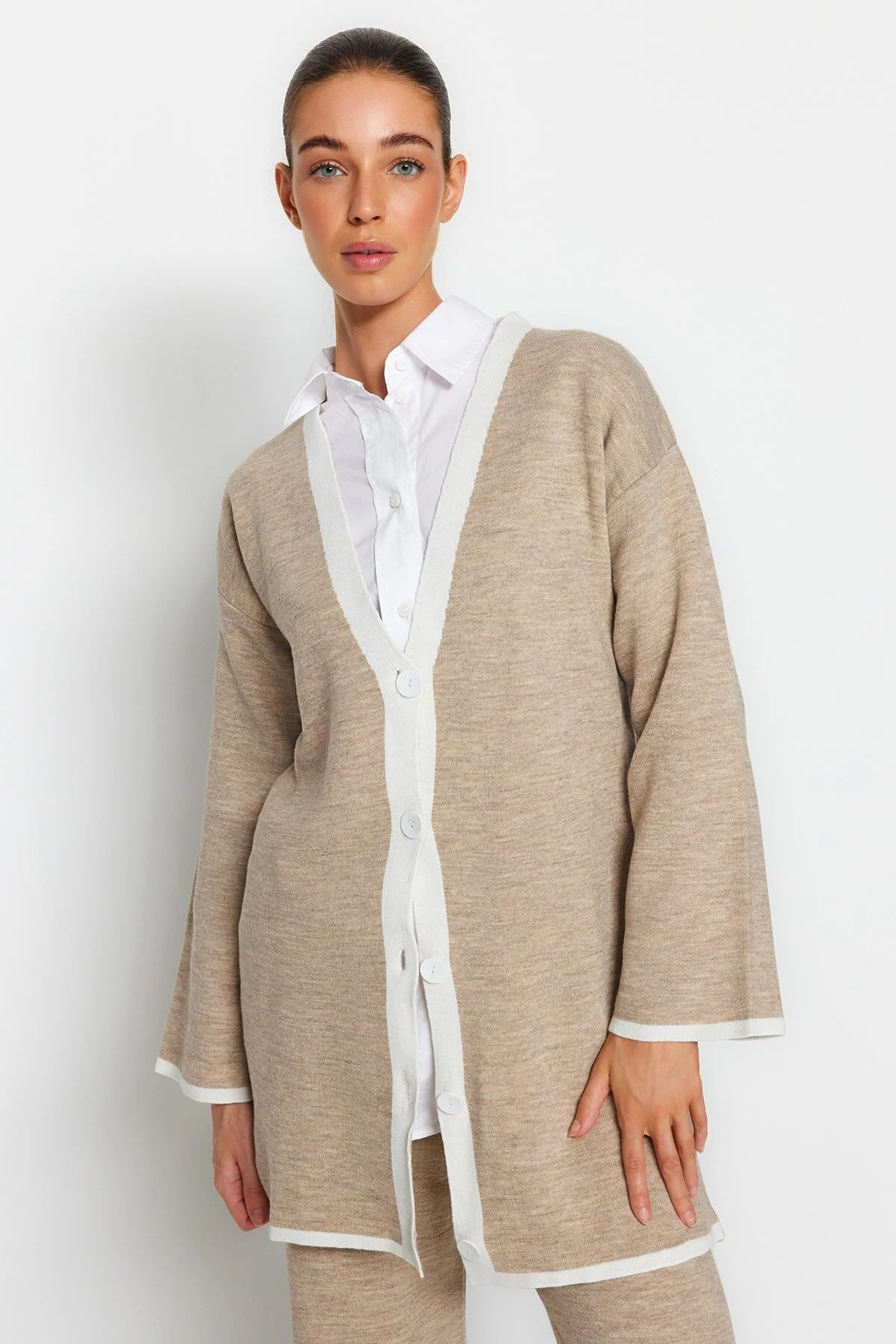 Trendyol Modest  Nerz gestreiftes Strickpullover-Set aus Hose und Oberteil TCTAW24US00035