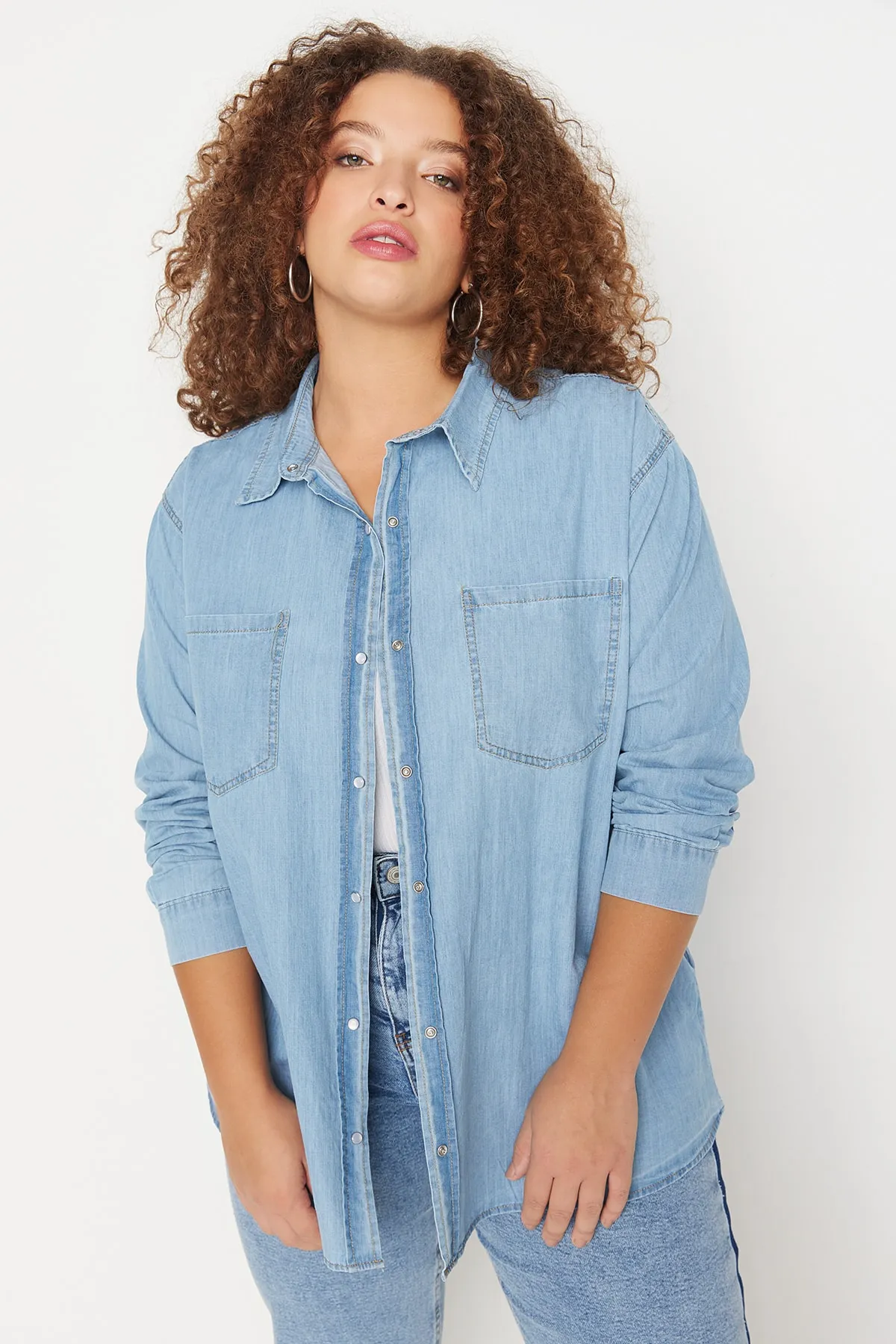 Trendyol Curve  Hellblaues Jeanshemd TBBAW23AX00018