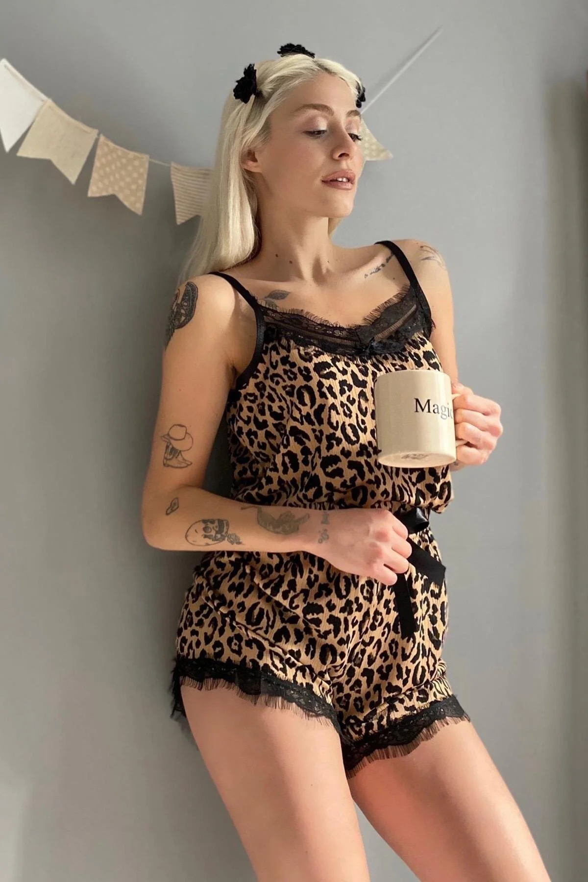Pijamaevi  Gestricktes Pyjama-Set mit Leoparden-Pegasus-Spitze und Shorts mit Seilträgern