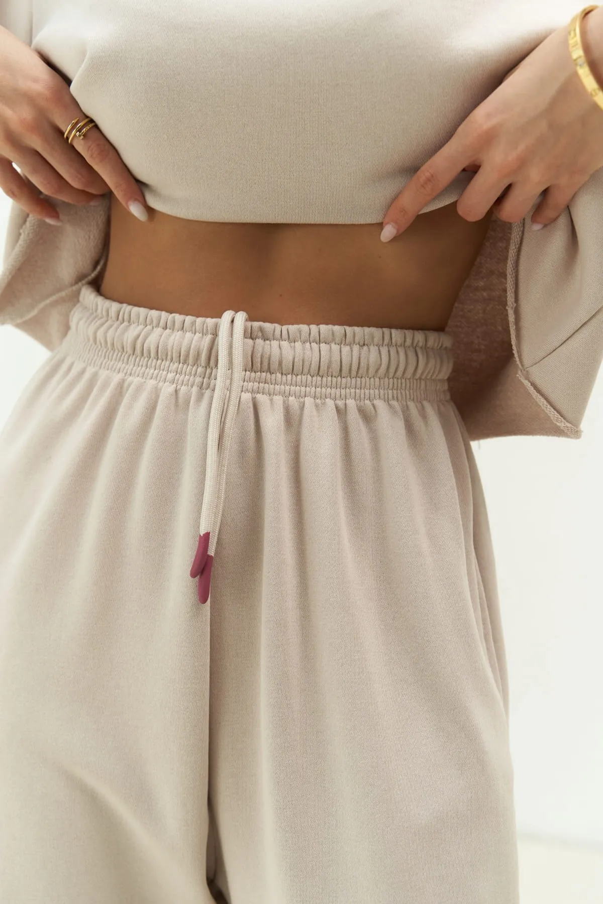MAİ COLLECTİON  Vero Beige Crop-Trainingsanzug-Set
