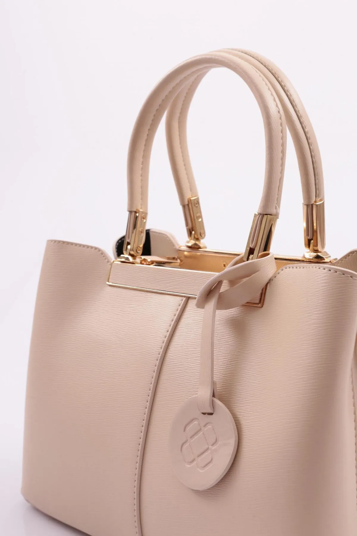 DGN  E56 Klassische Damentasche mit Metallgriff in Creme
