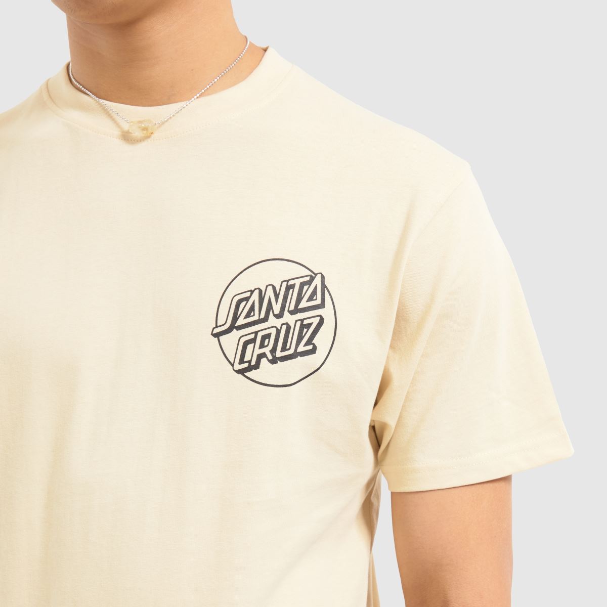 Santa Cruz – Naturfärgad t-shirt med handmotiv och fredsritualer