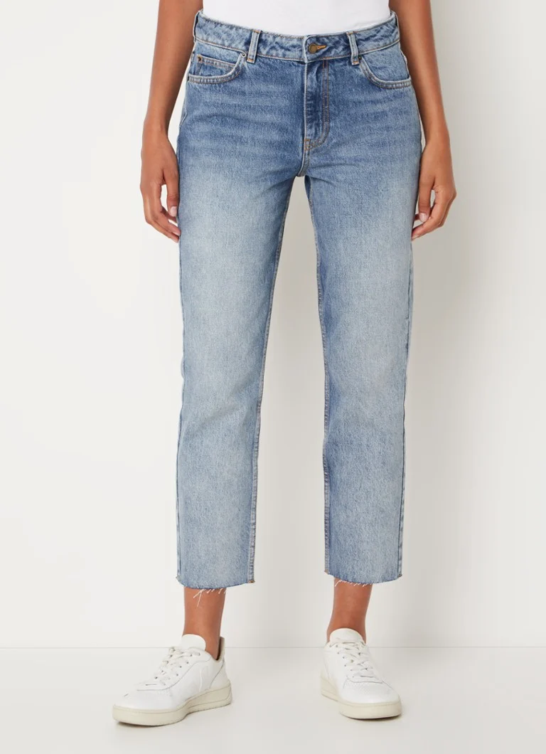 Blugi Jean Evan, cu talie medie, lungime până la gleznă, confecționați din material elastic.