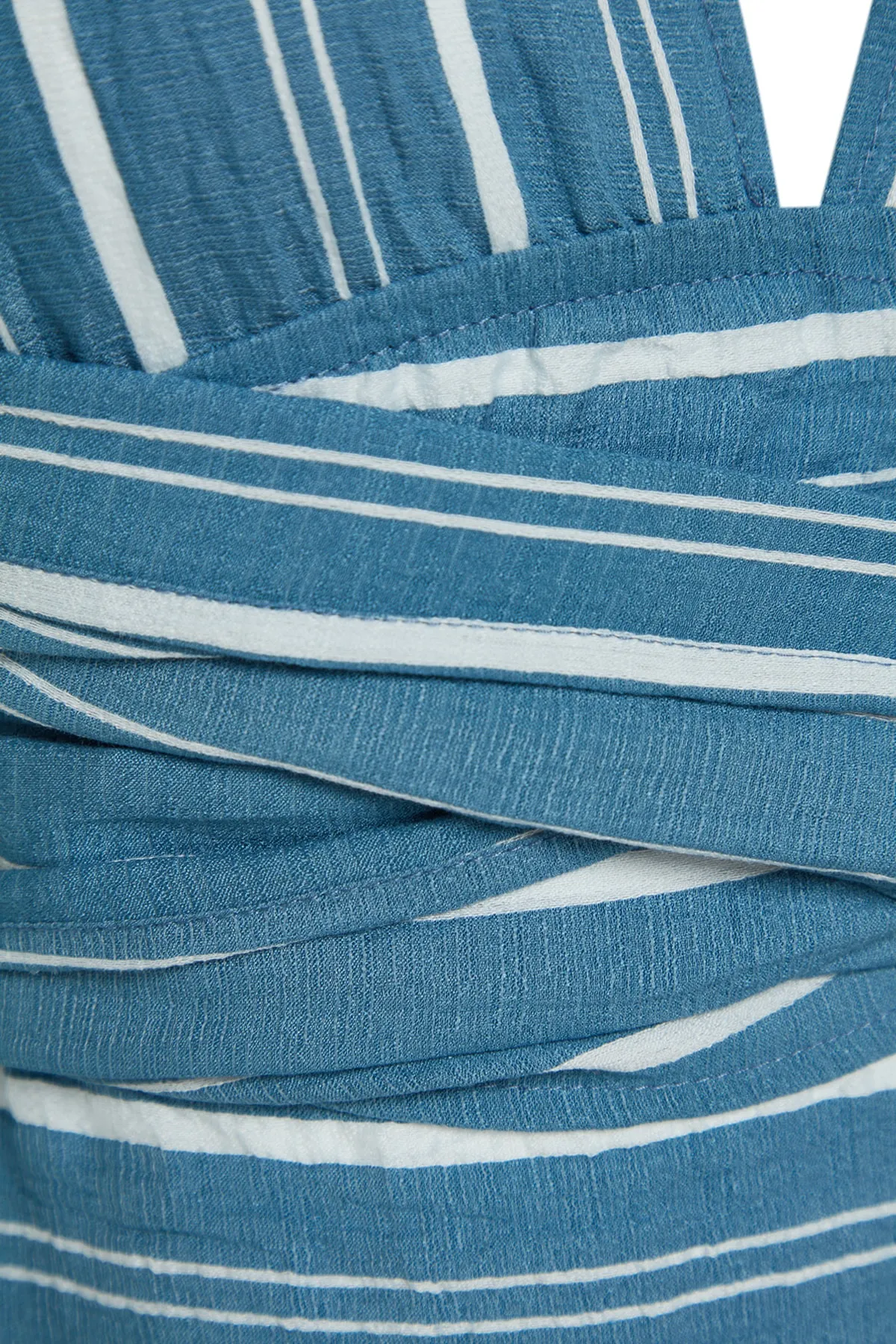 Trendyol Collection  Blau gestreiftes, gewebtes Maxi-Strandkleid zum Binden TBESS21EL3640