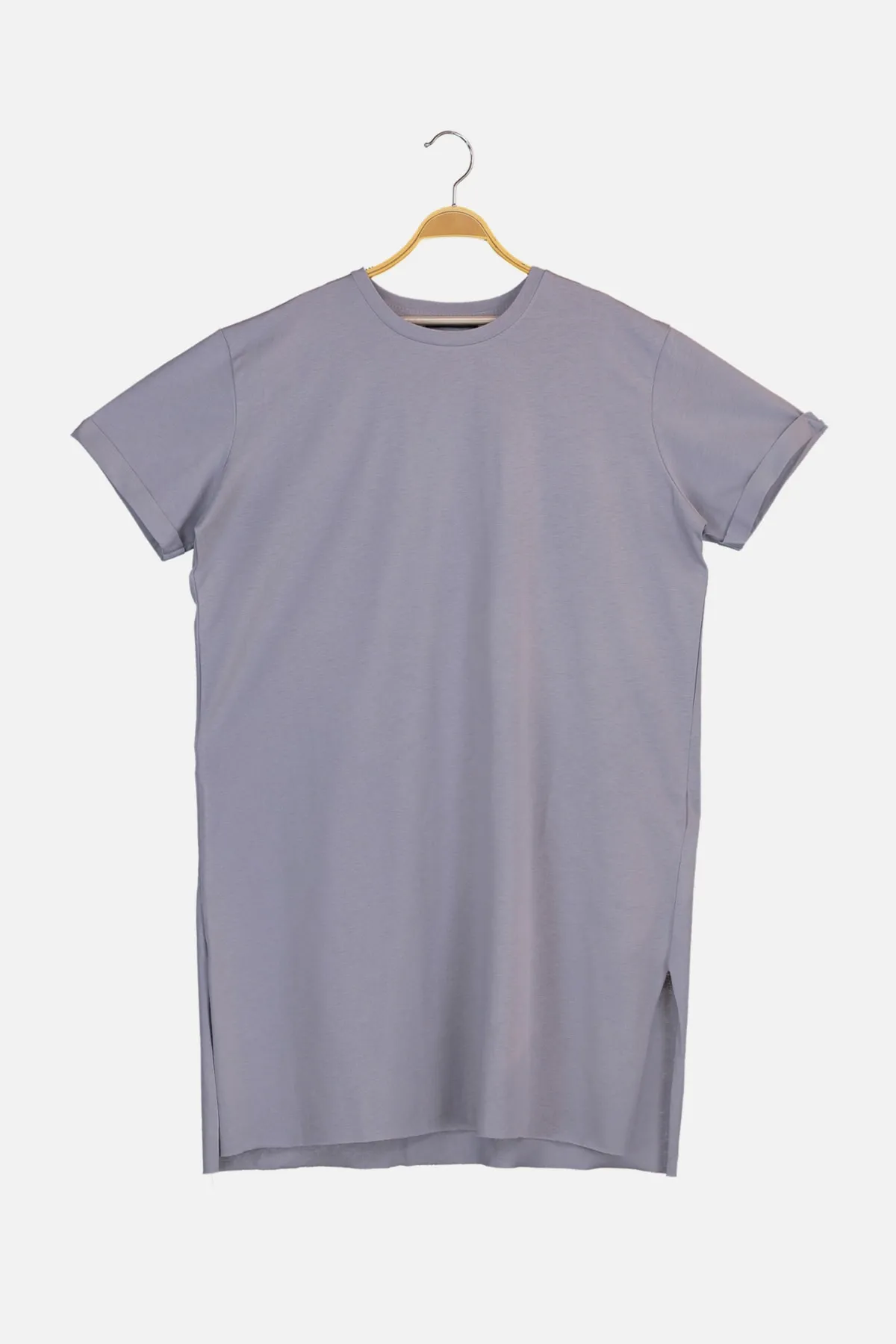 Trendyol Modest  Graues Basic-Kurzarm-Single-Jersey-T-Shirt mit Schlitz aus 100 % Baumwolle TCTSS21TN0056