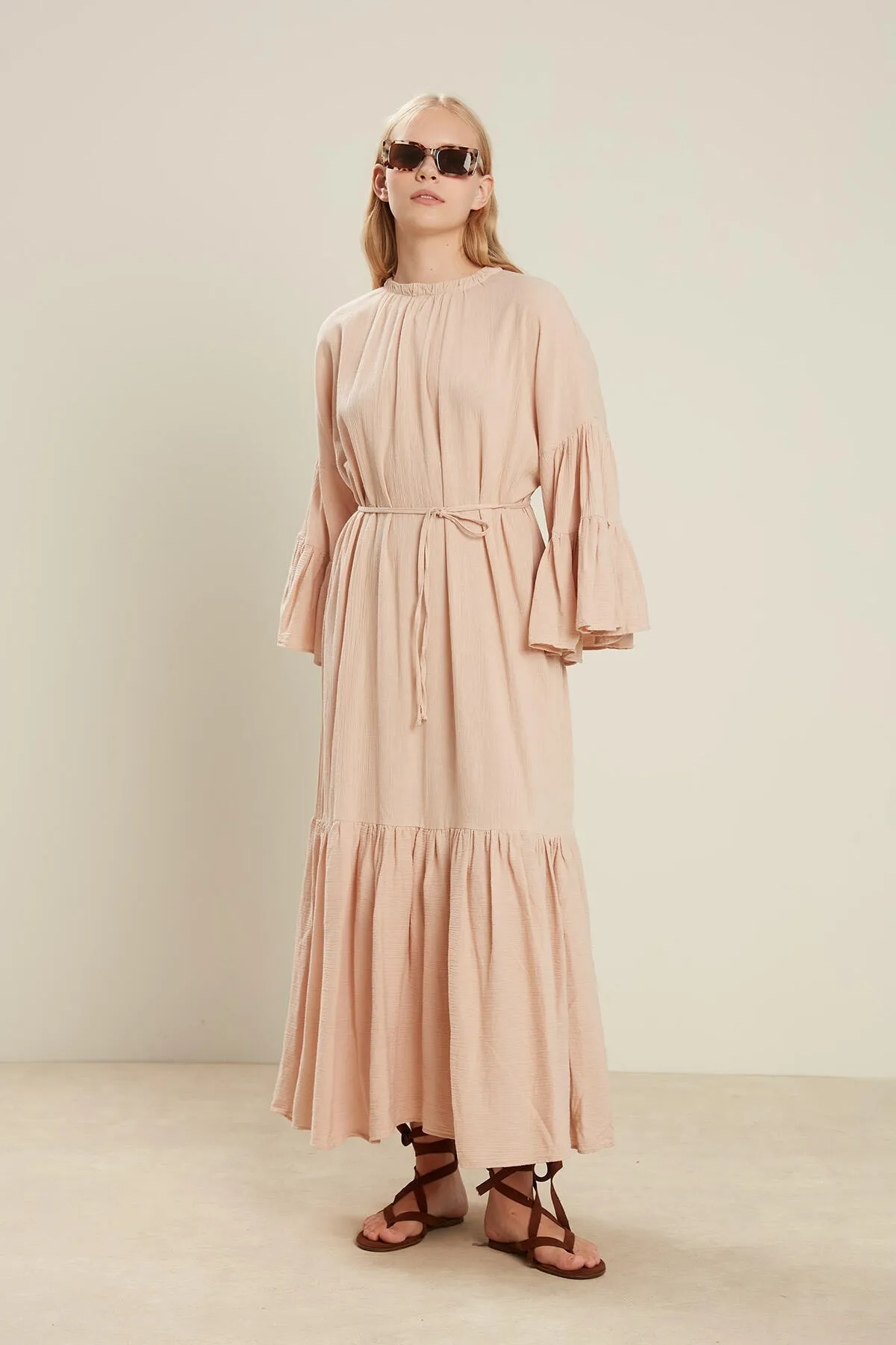Manuka  Kleid mit Volants aus Baumwolle in Crinkle-Optik, Lachsfarben