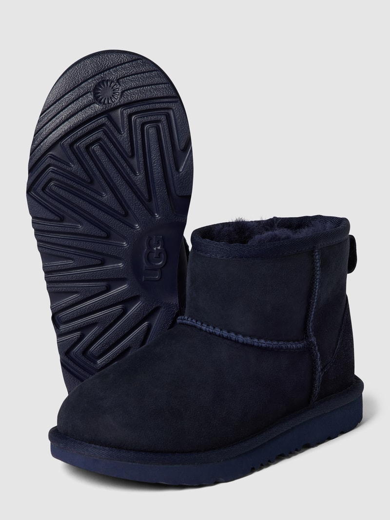 Stiefel mit Futter aus Tierfell in marineblau