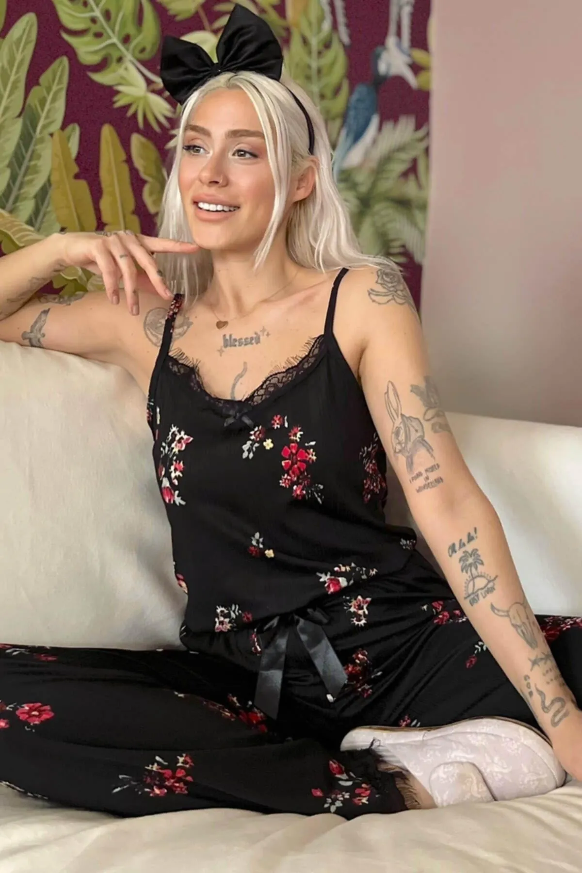 Pijamaevi  Gestricktes Damen-Pyjama-Set mit Bouclé-Spitze und Seilriemen