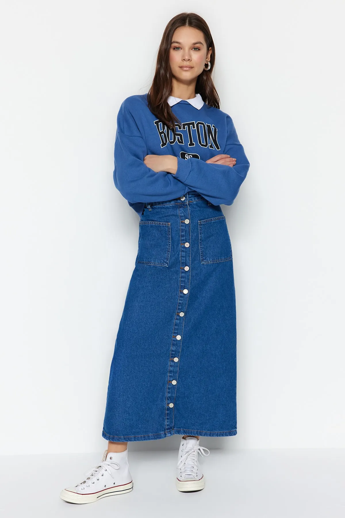 Trendyol Collection  Dunkler Indigo-Jeansrock aus Denim mit doppelter Tasche und hoher Taille TCTSS23EE00002