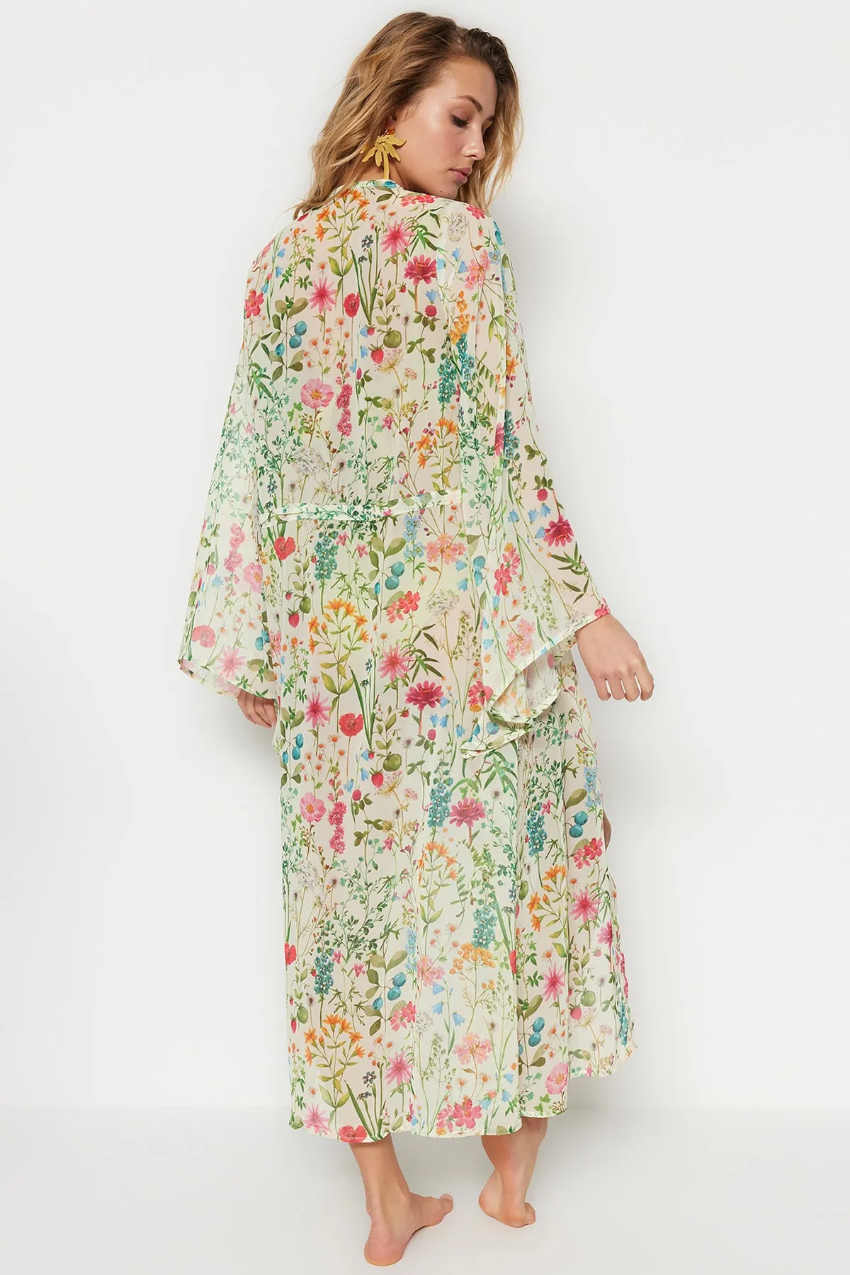 Trendyol Collection  Gewebter Maxi-Kimono und Kaftan mit Blumenmuster und Gürtel TBESS23KM00029