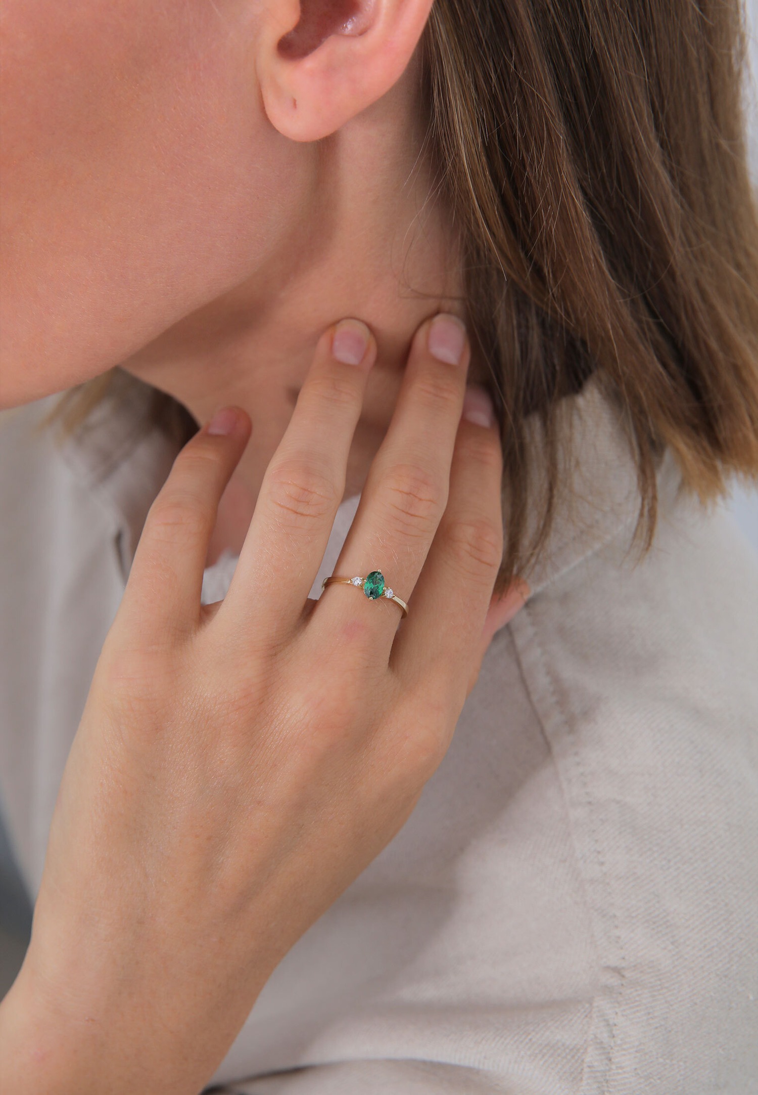 Elegante fede nuziale da donna Elli con cristalli di zirconi cubici verdi in argento sterling 925.