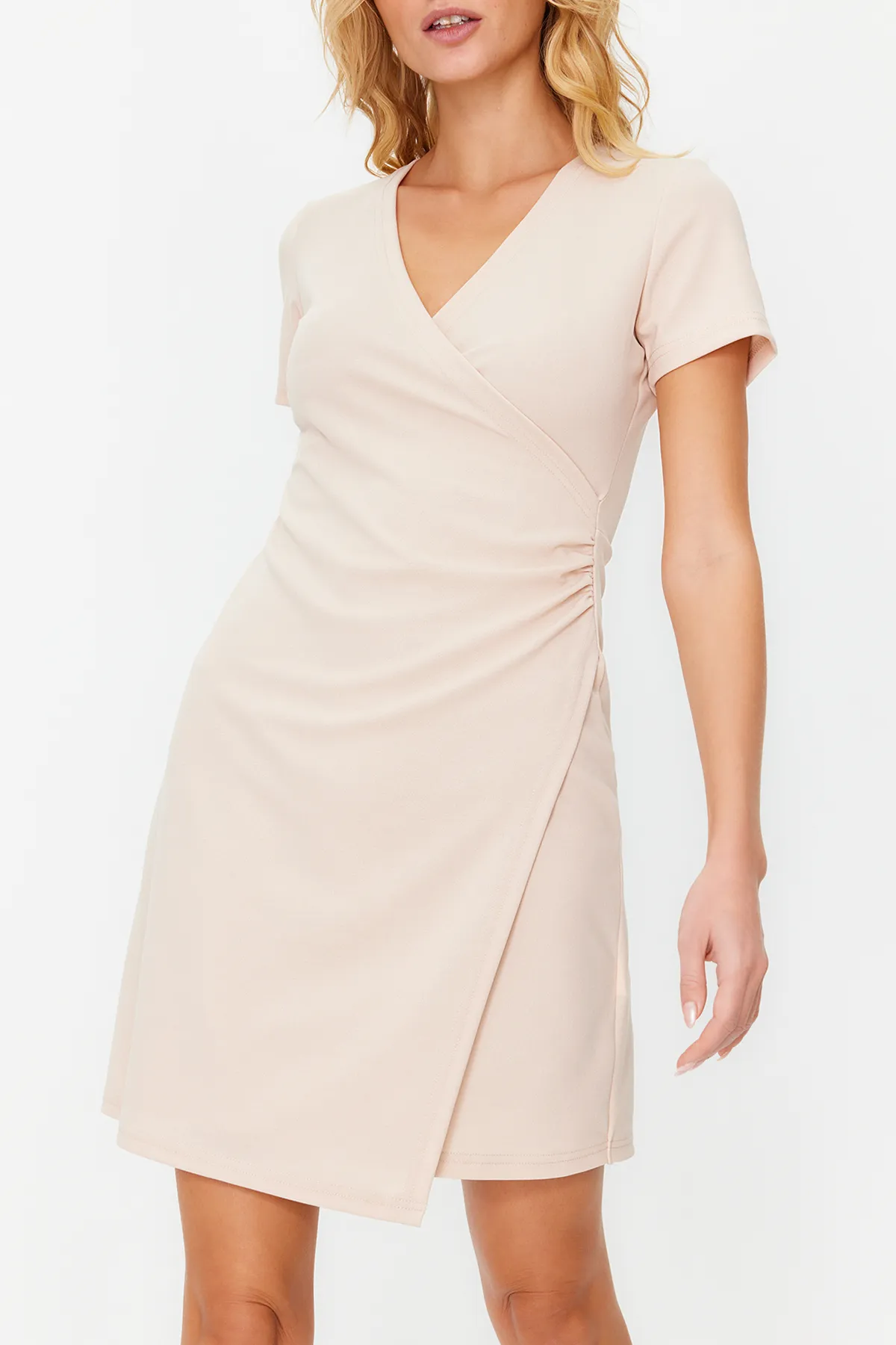 Trendyol Collection  Zweireihiges Mini-Strickkleid aus Krepp in Steinoptik mit zweireihigem Kragen TWOSS23EL01703
