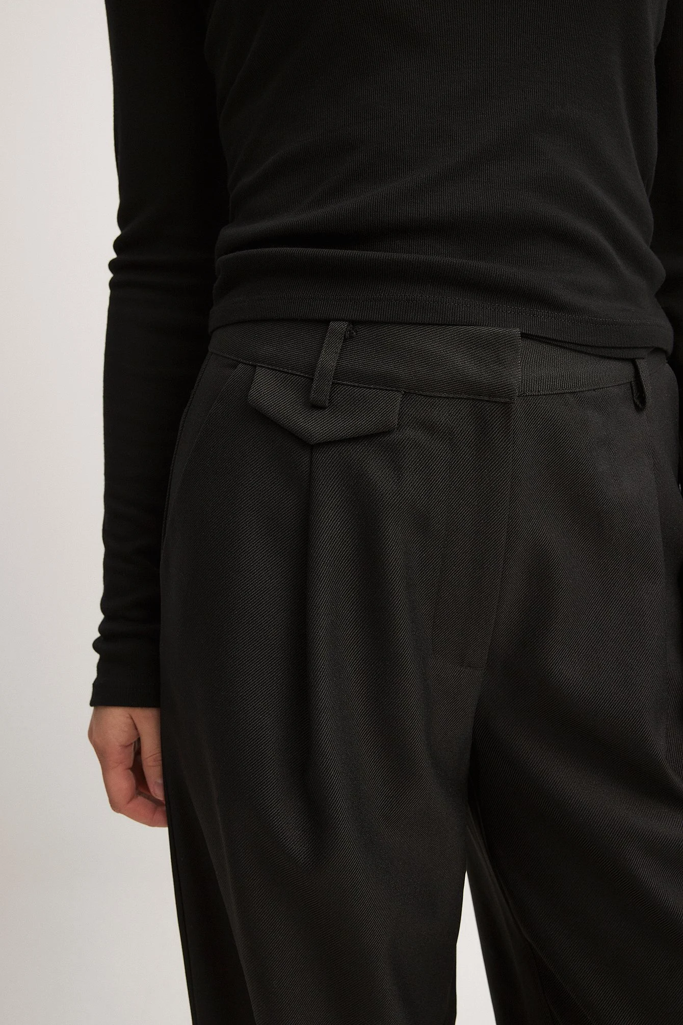 Figurbetonte Anzughose mit mittelhoher Taille
