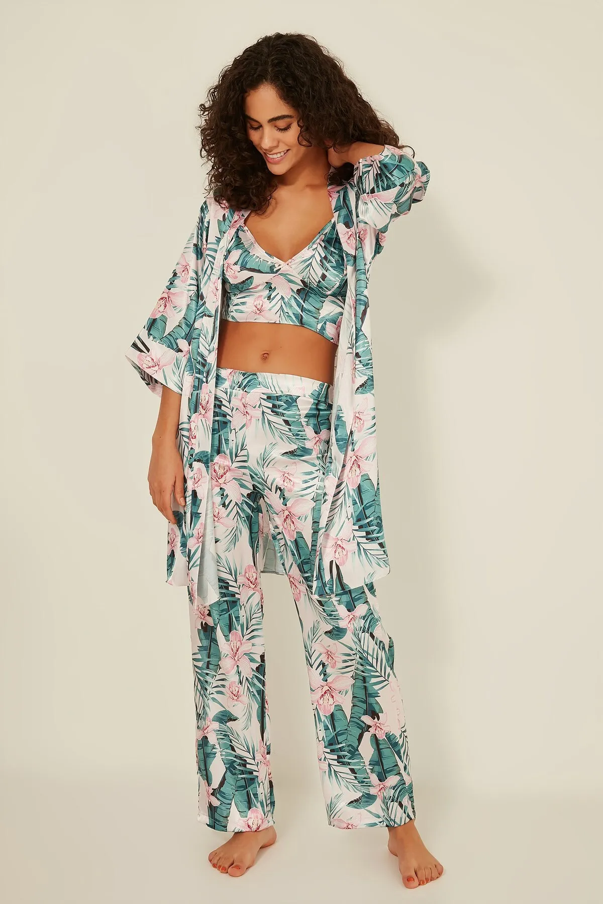 C&City  045 Gemustertes 3-teiliges Satin-Pyjama-Set für Damen Ecru/Grün