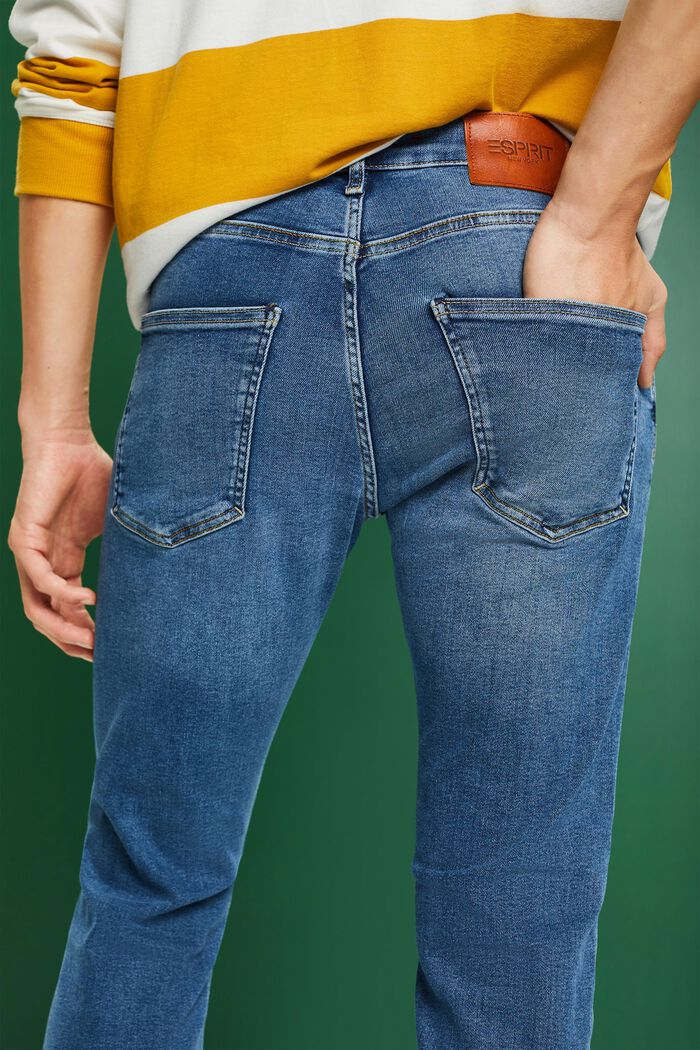 Schmale Jeans mit mittlerer Bundhöhe